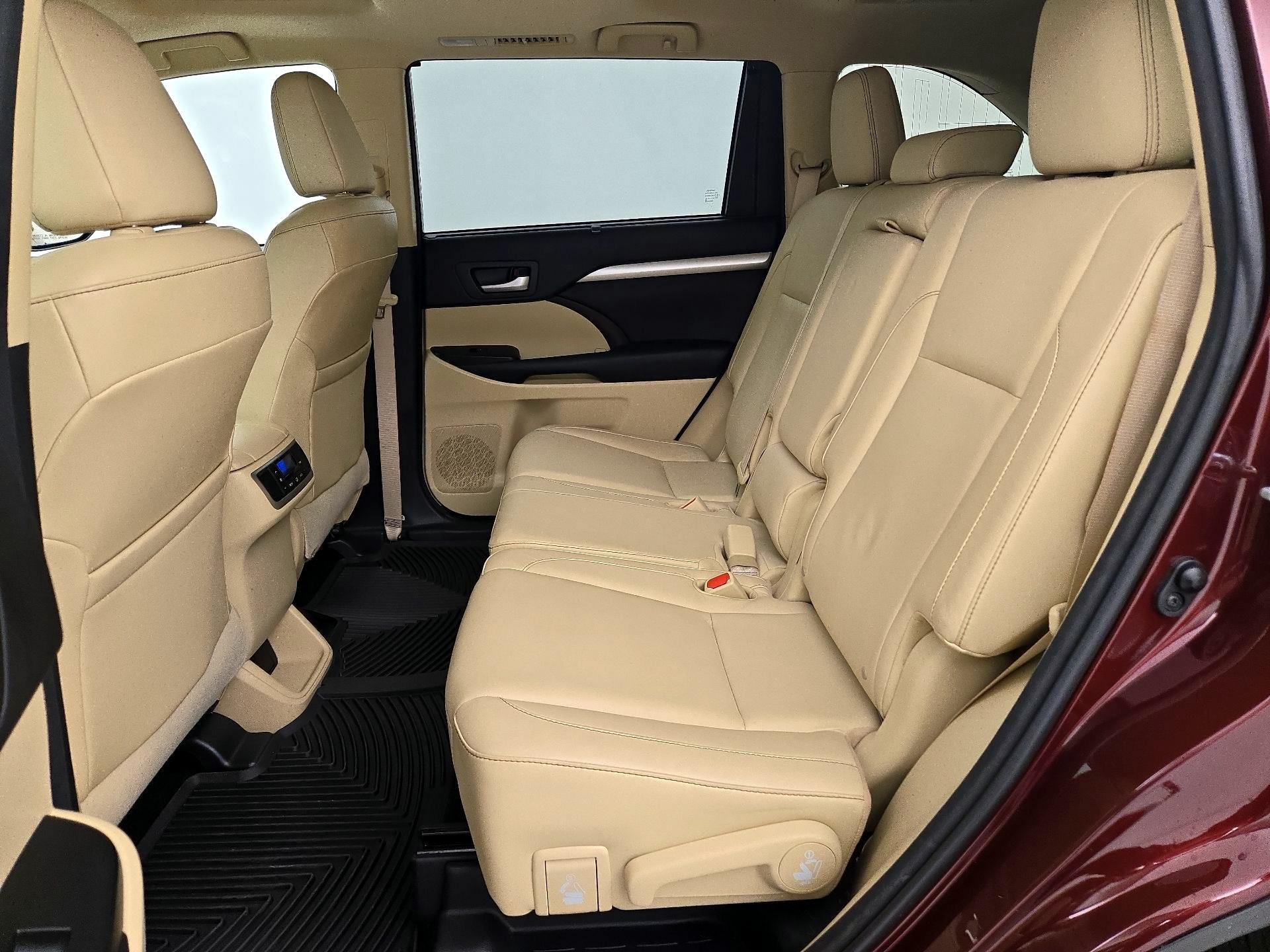 Thumbnail: 2015 Toyota Highlander - 20