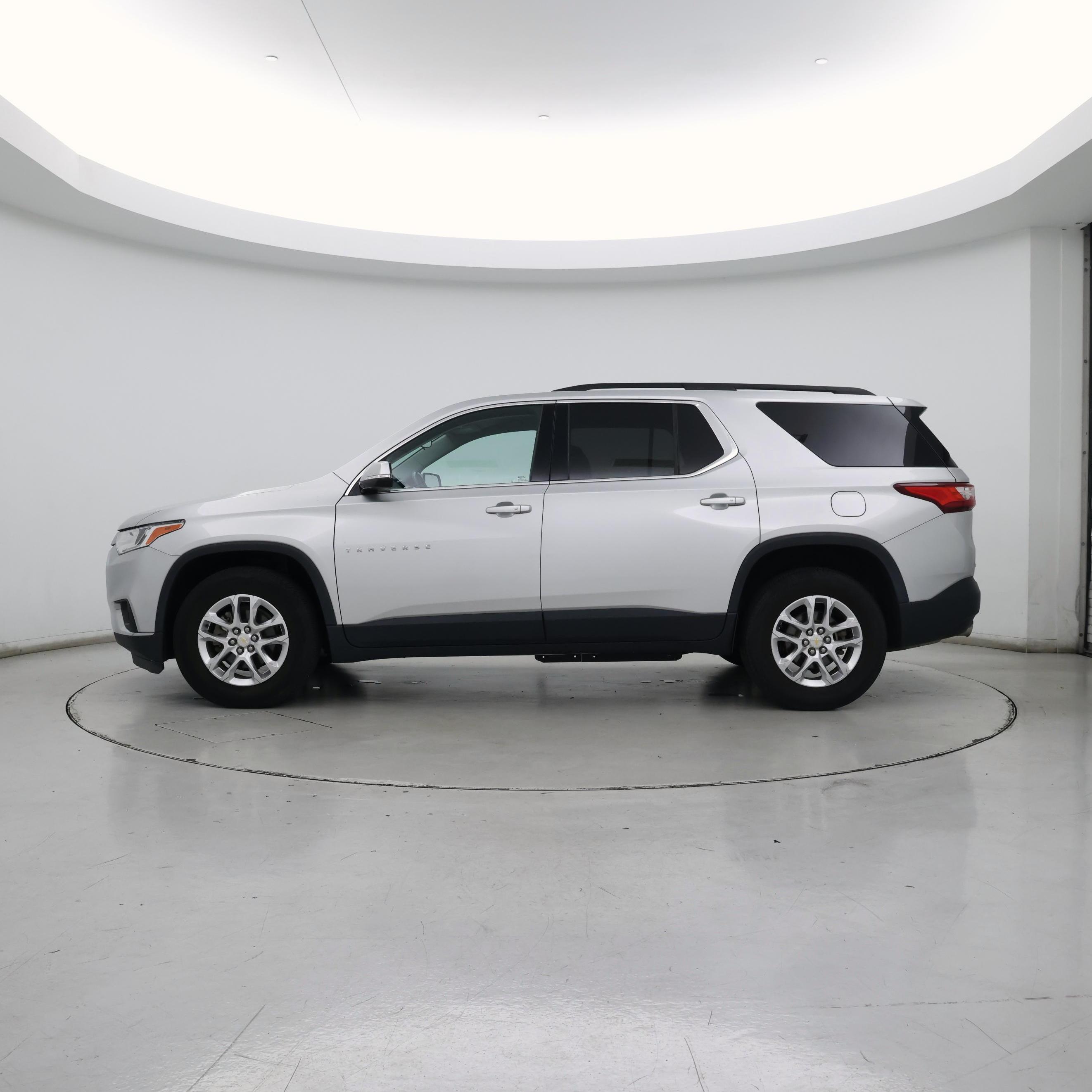 Thumbnail: 2019 Chevrolet Traverse - 3
