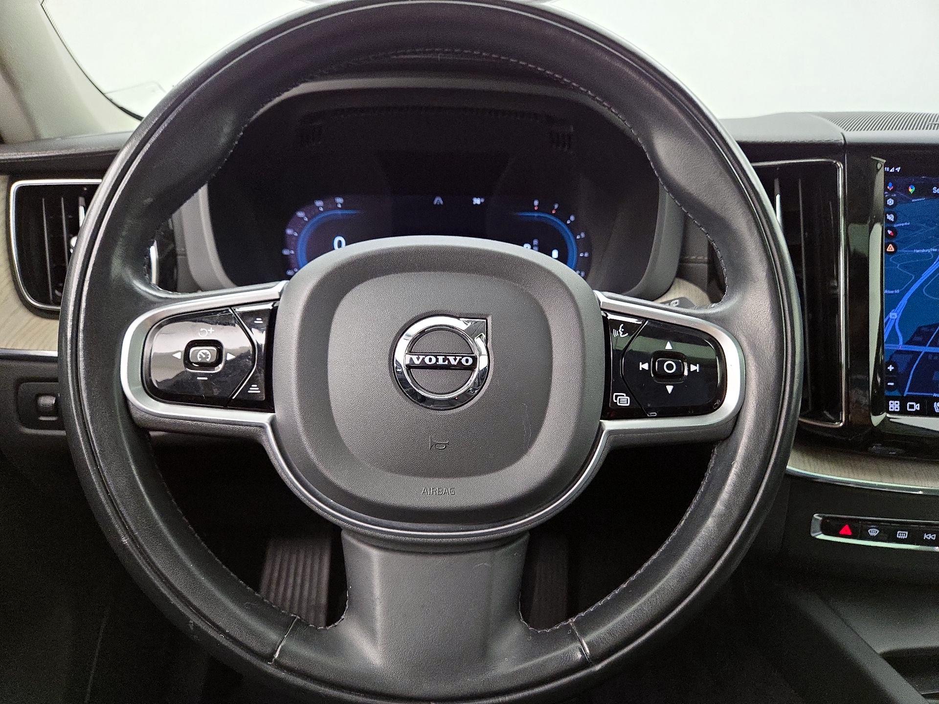 Thumbnail: 2022 Volvo XC60 - 10