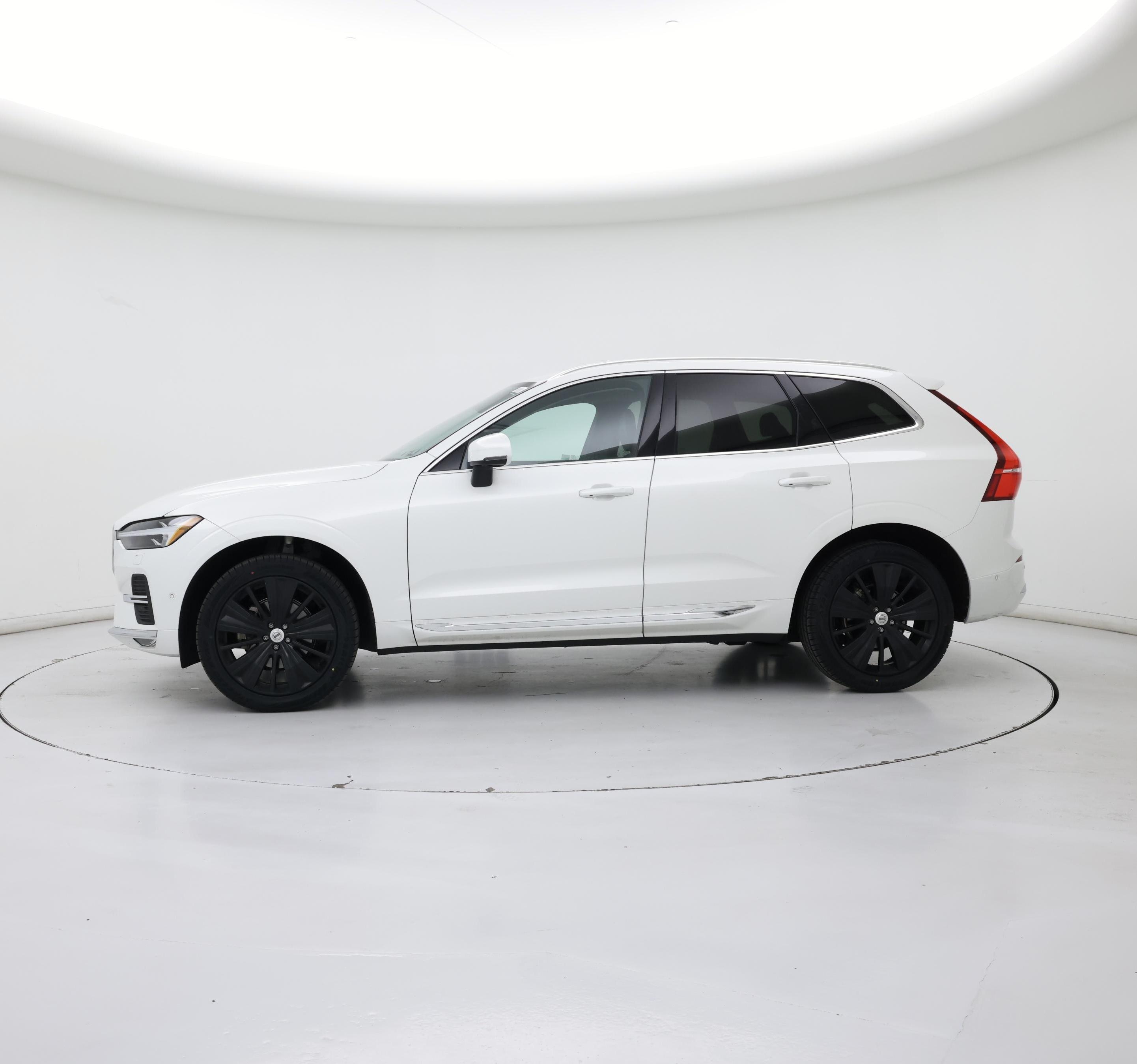 Thumbnail: 2022 Volvo XC60 - 3