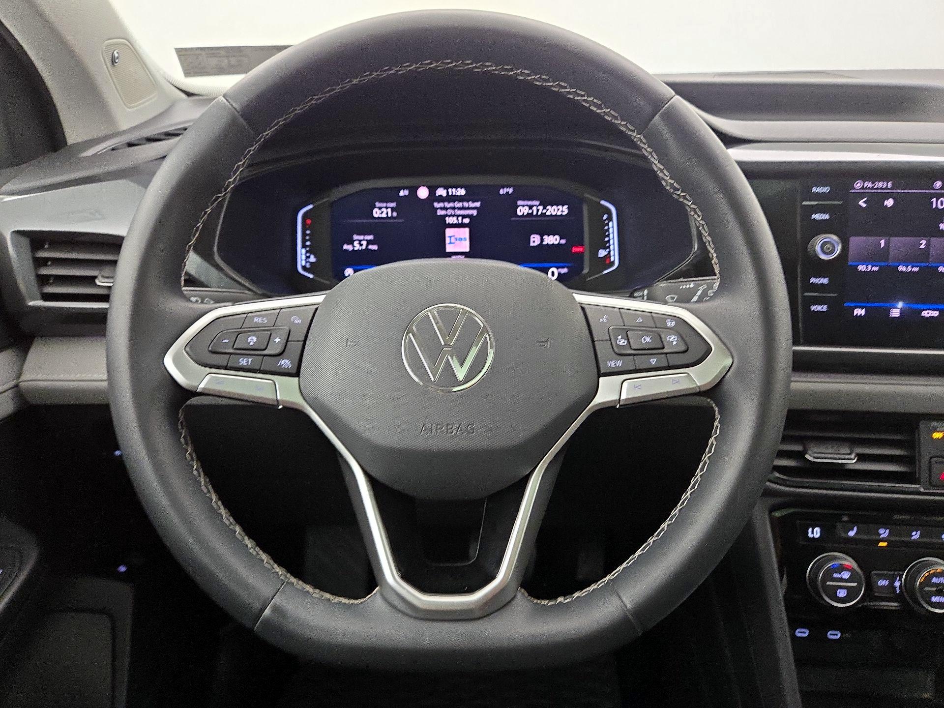 Thumbnail: 2022 Volkswagen Taos - 10