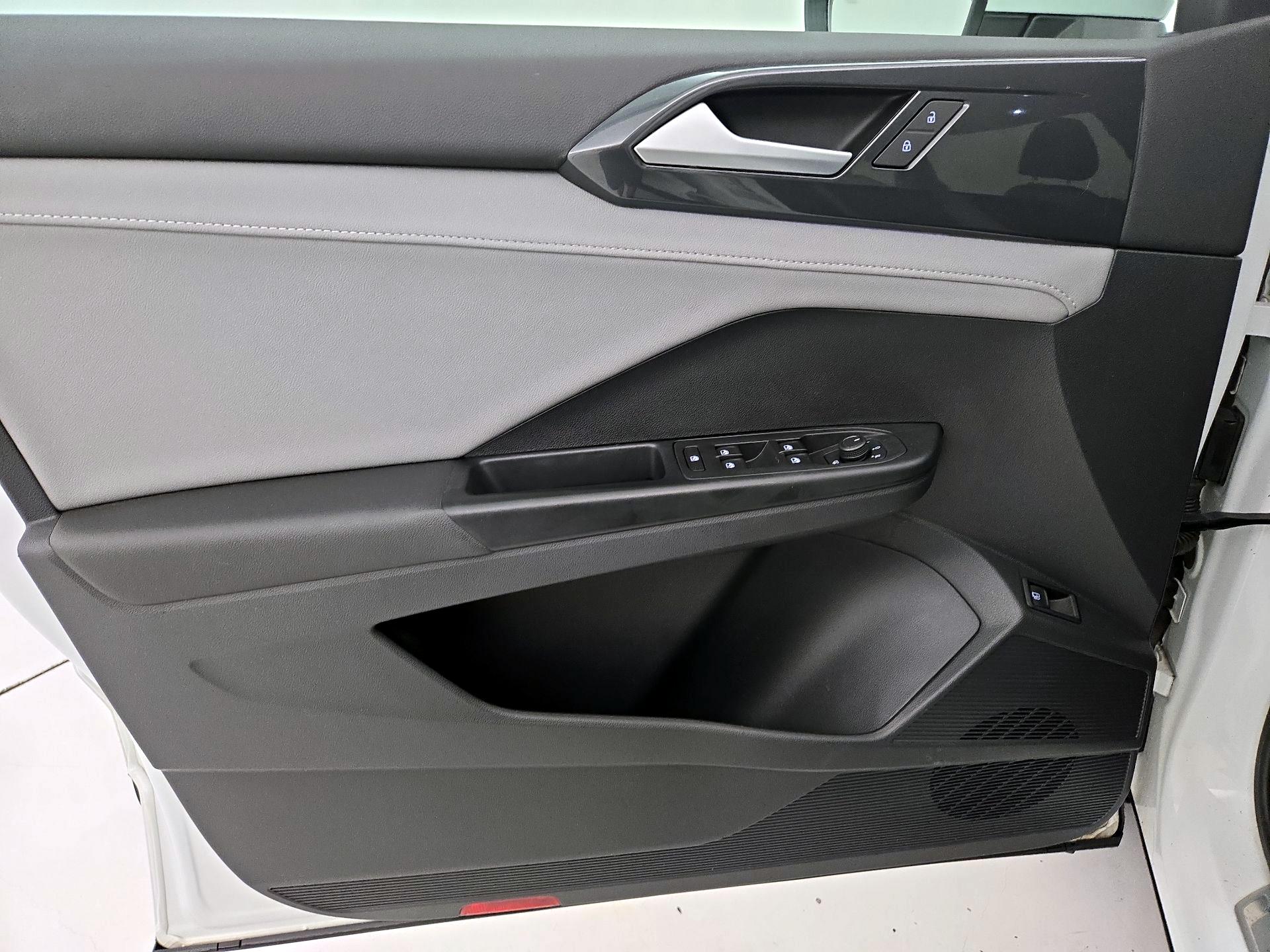 Thumbnail: 2022 Volkswagen Taos - 12