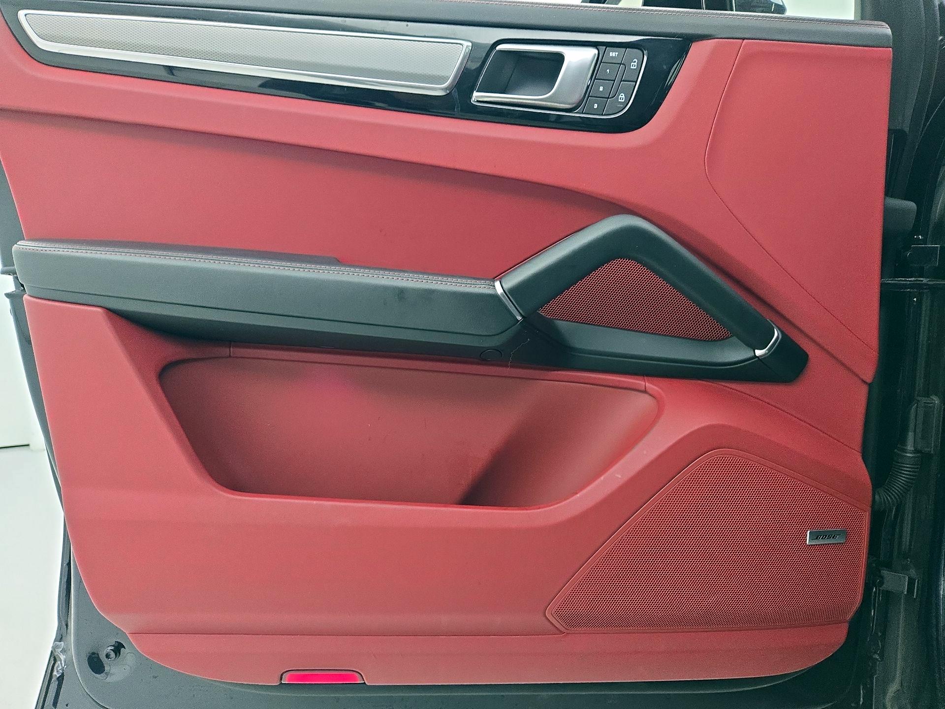 Thumbnail: 2023 Porsche Cayenne - 12