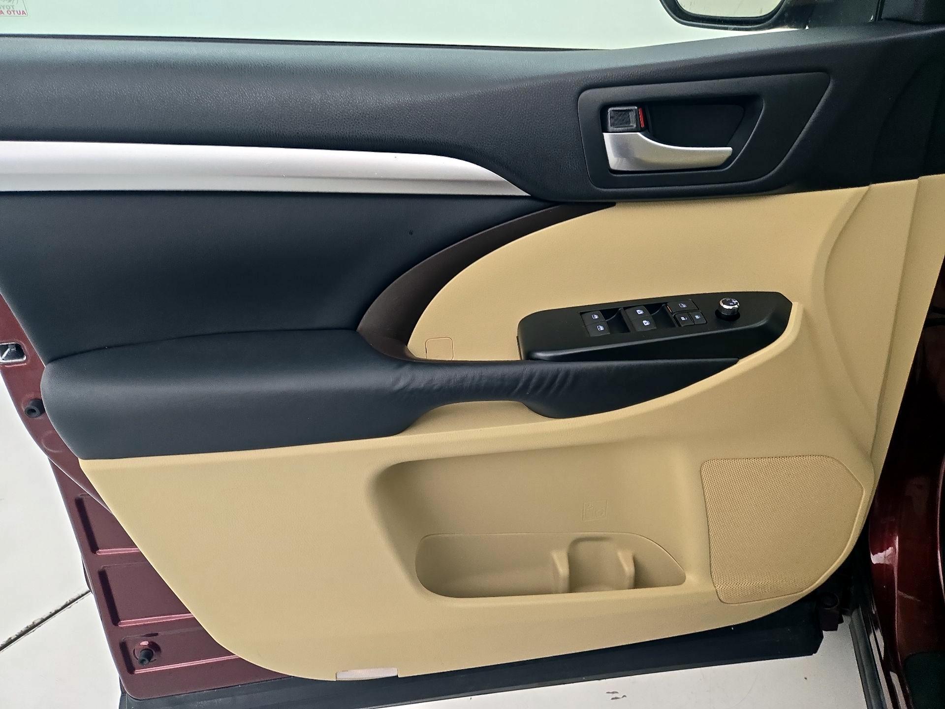 Thumbnail: 2014 Toyota Highlander - 12