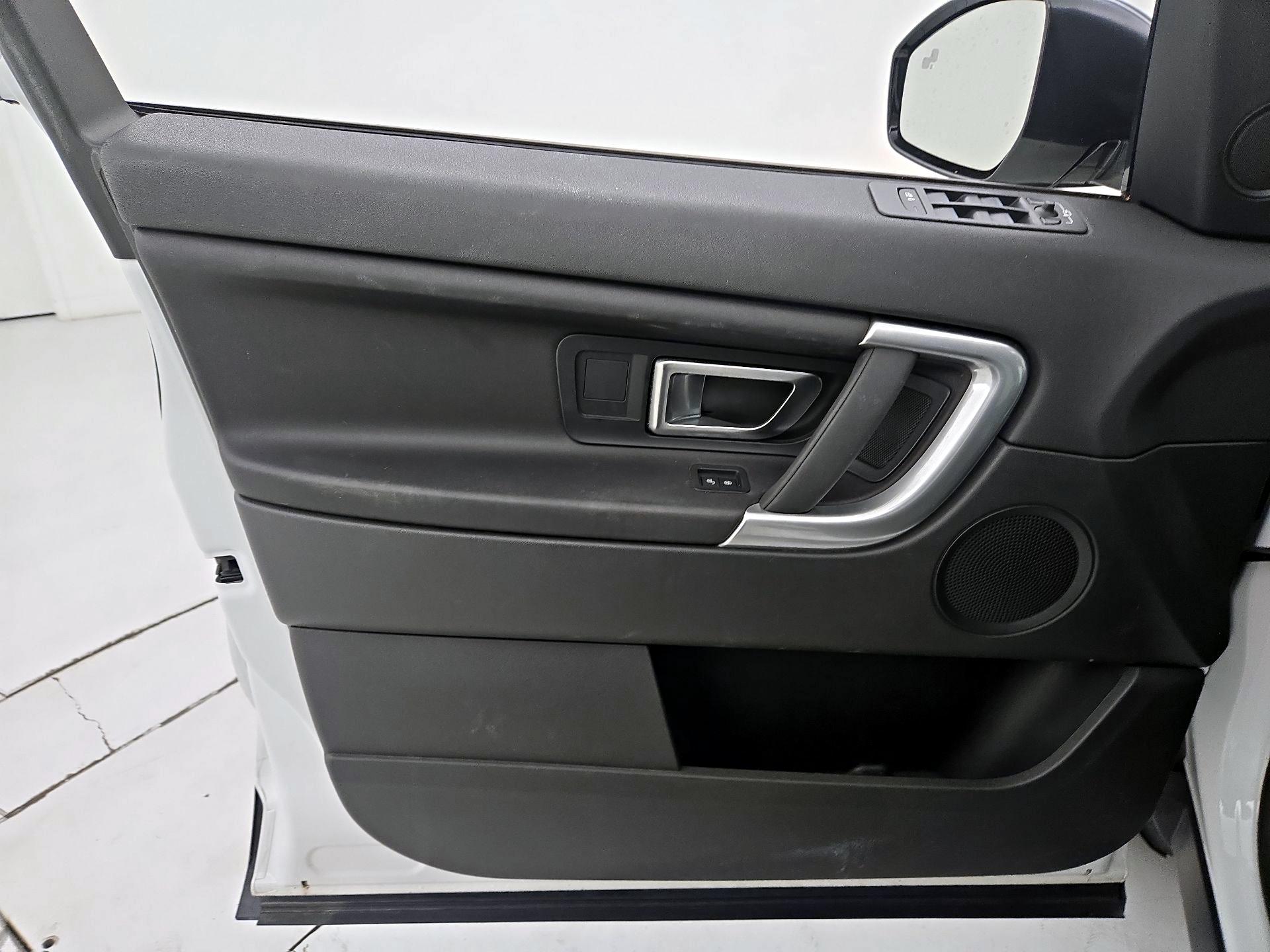 Thumbnail: 2019 Land Rover Discovery Sport - 12