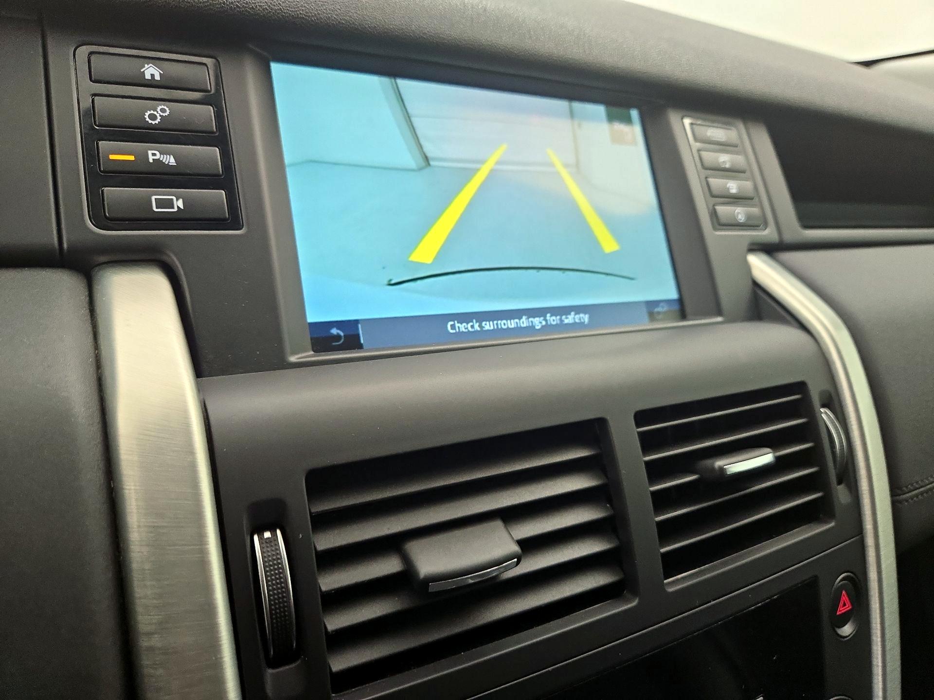 Thumbnail: 2019 Land Rover Discovery Sport - 14