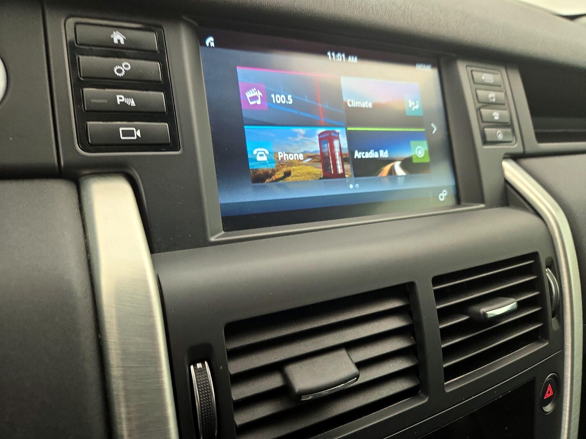 Thumbnail: 2019 Land Rover Discovery Sport - 15
