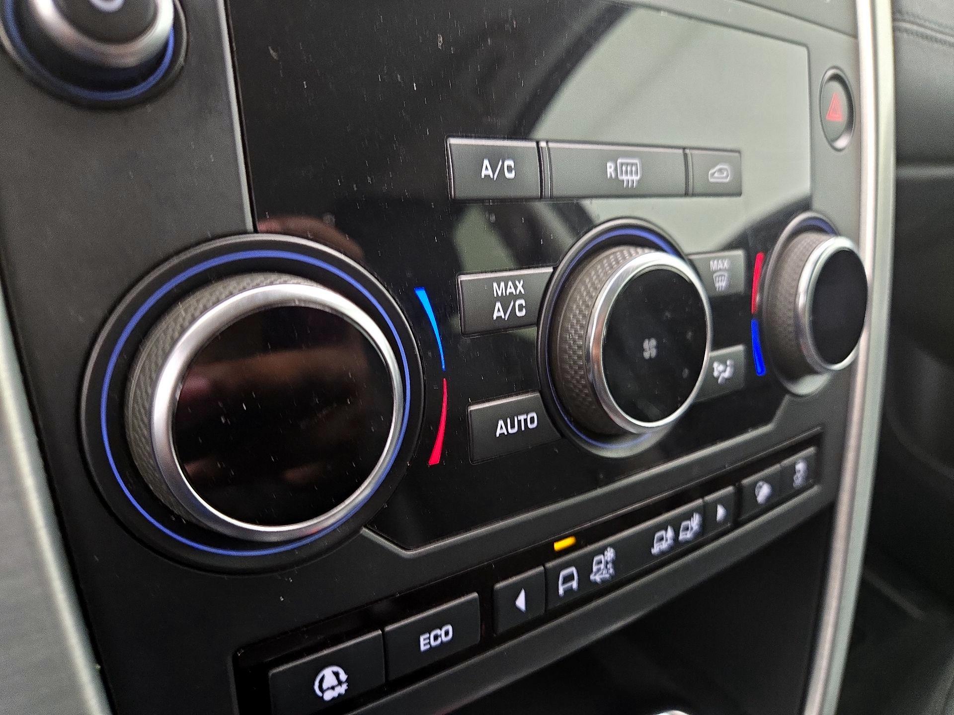 Thumbnail: 2019 Land Rover Discovery Sport - 16