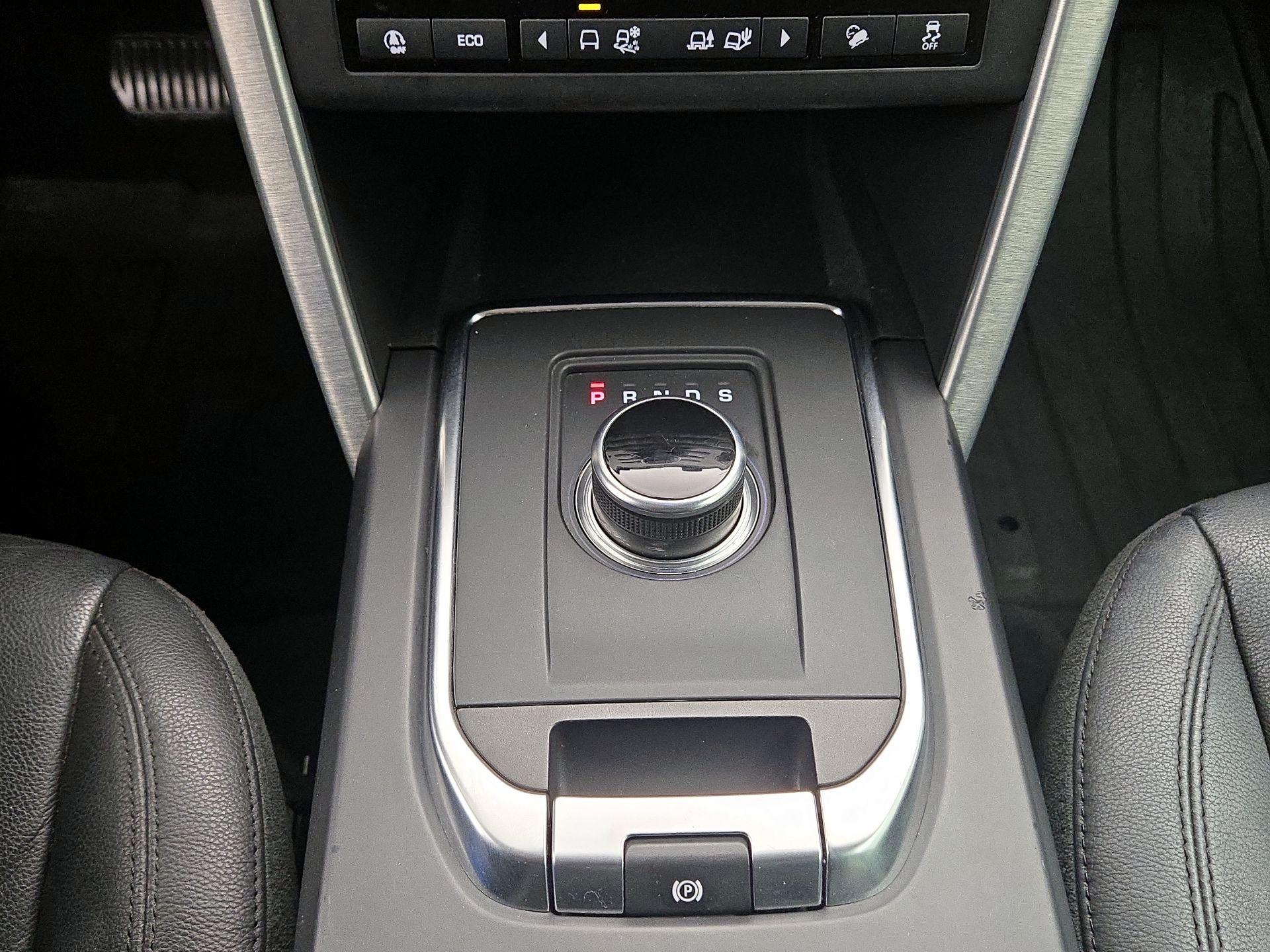 Thumbnail: 2019 Land Rover Discovery Sport - 17