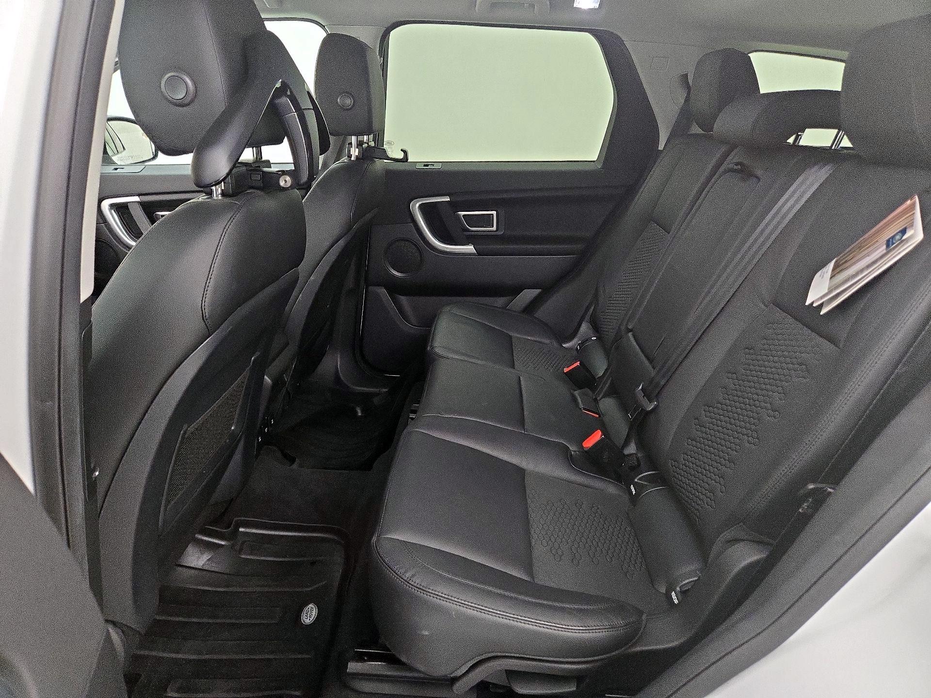 Thumbnail: 2019 Land Rover Discovery Sport - 18