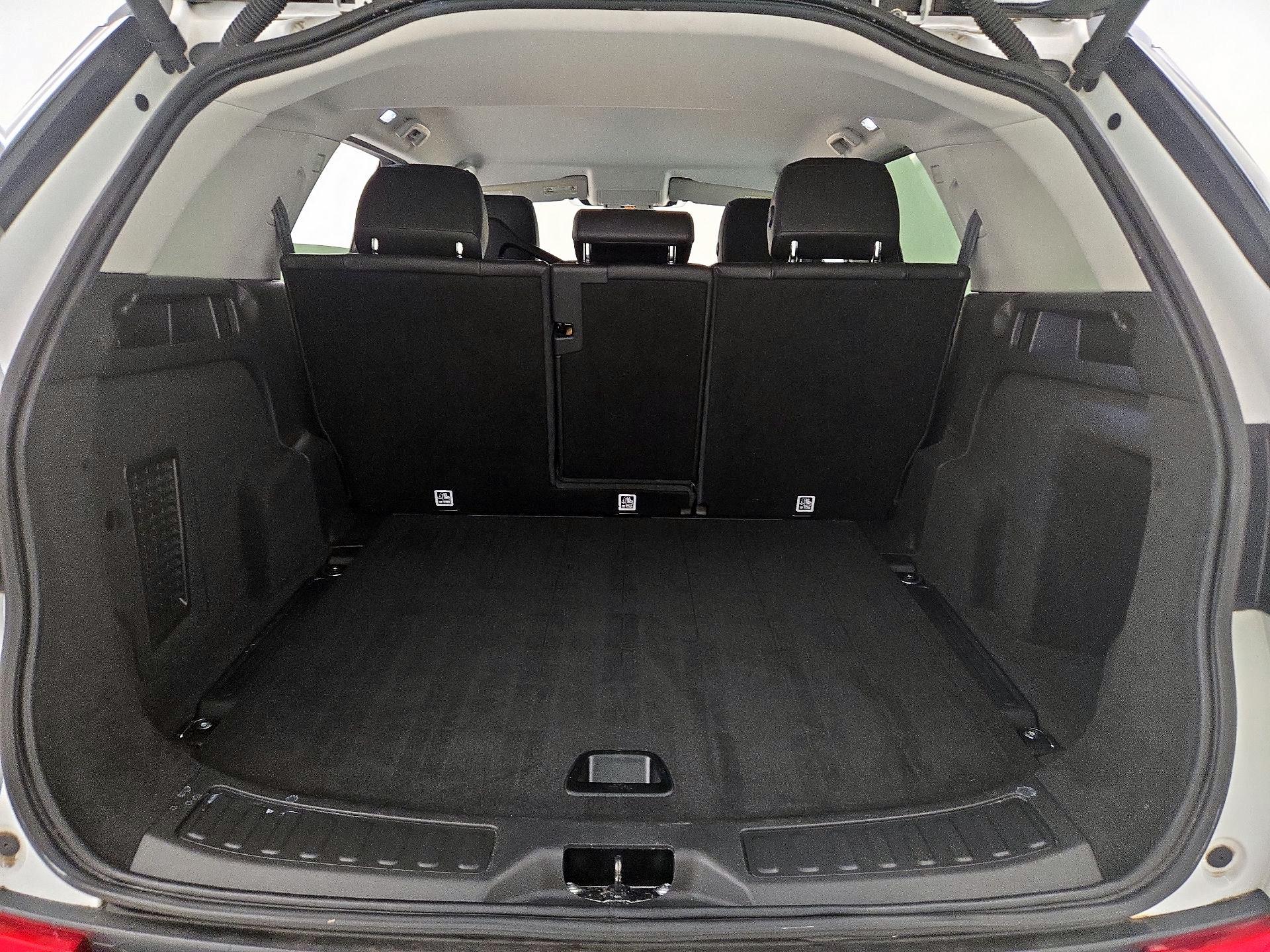 Thumbnail: 2019 Land Rover Discovery Sport - 19