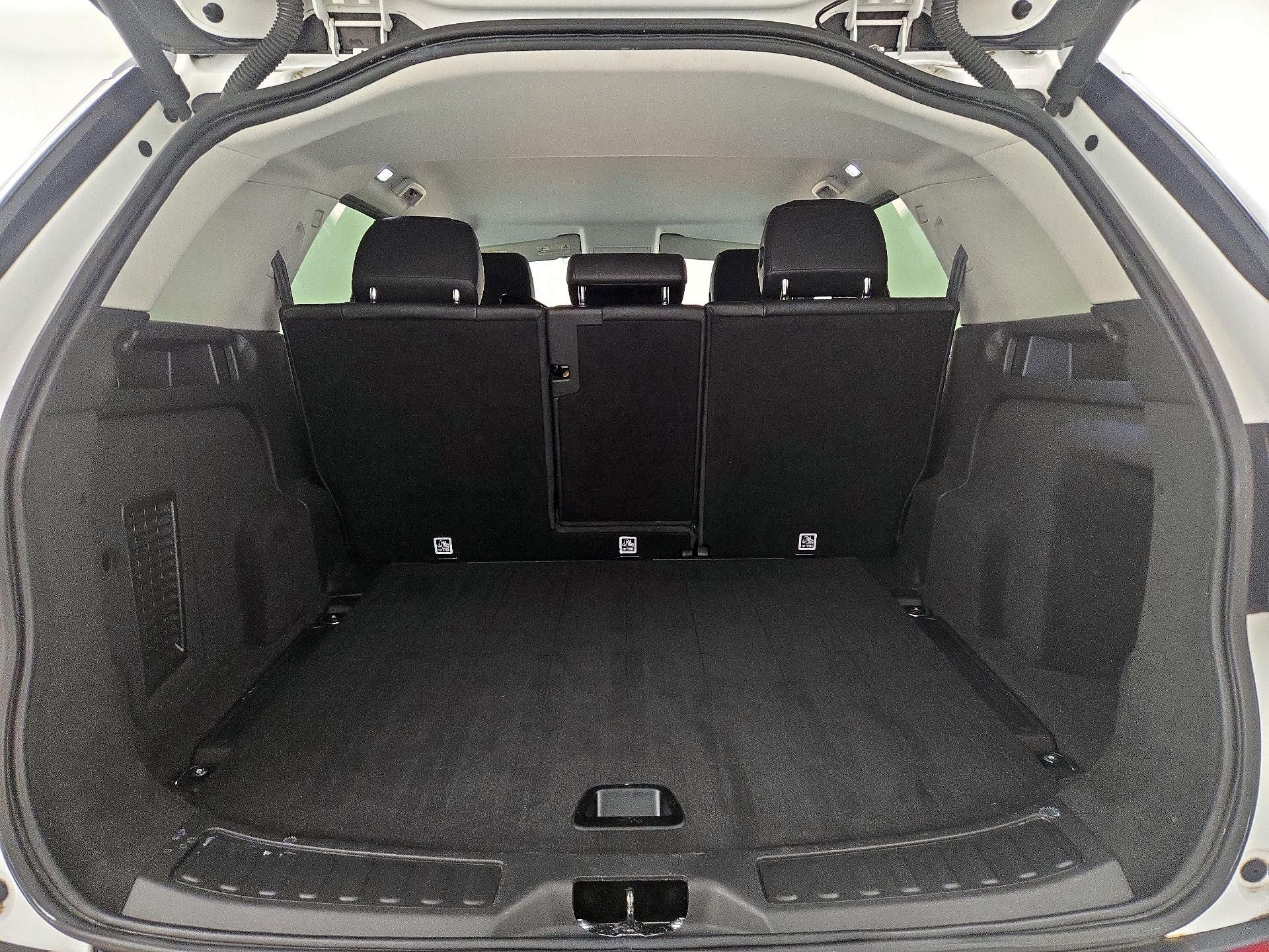Thumbnail: 2019 Land Rover Discovery Sport - 20