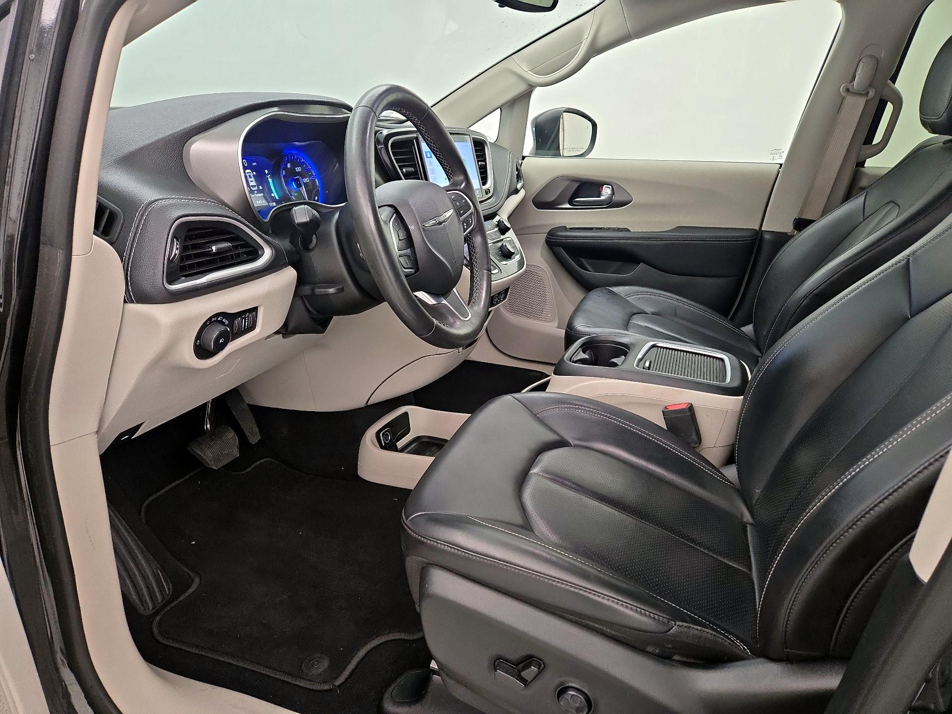 Thumbnail: 2023 Chrysler Pacifica - 11