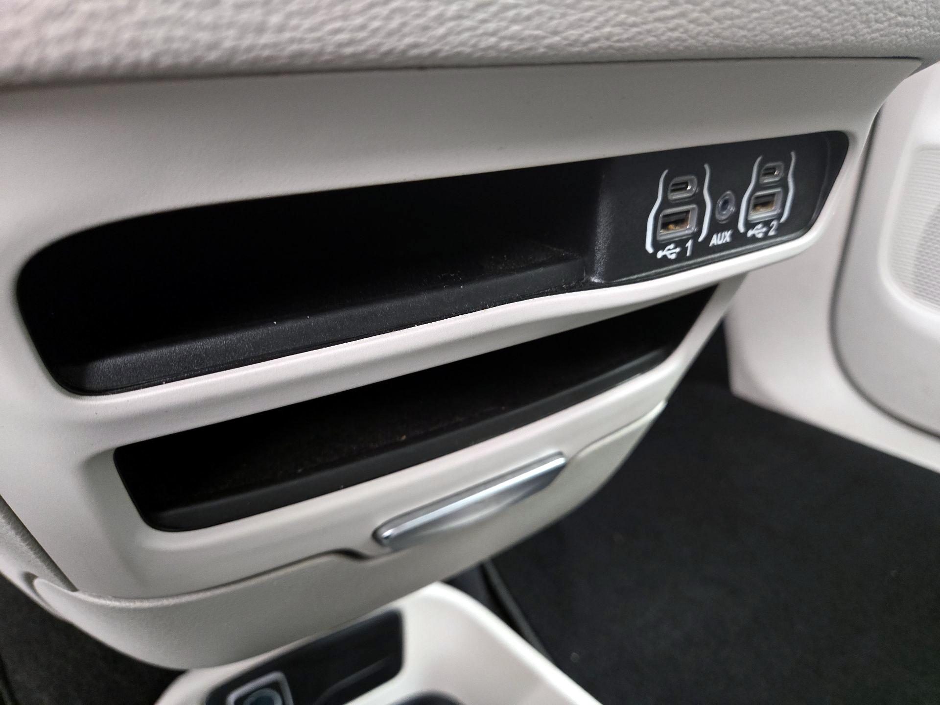 Thumbnail: 2023 Chrysler Pacifica - 18