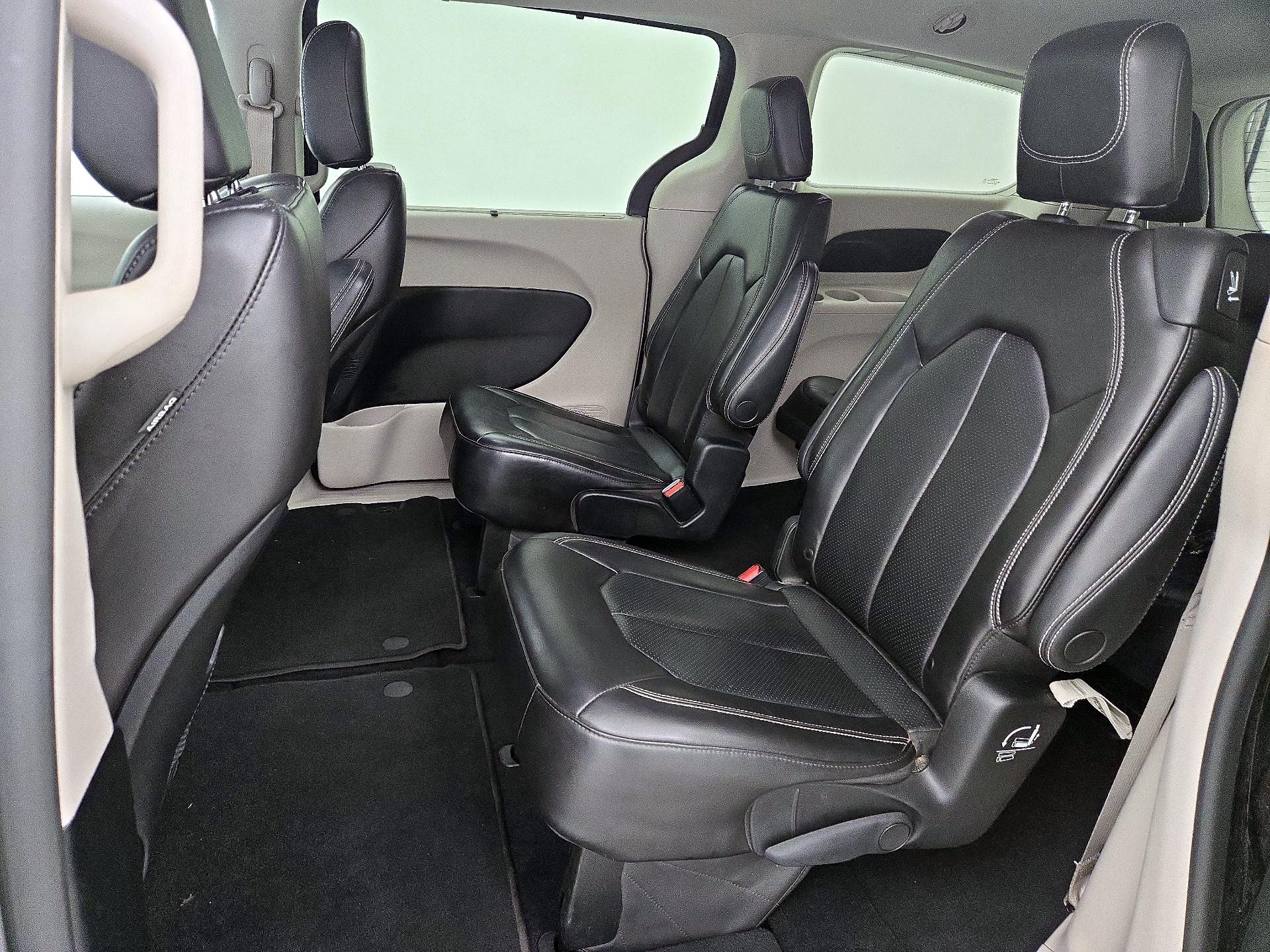 Thumbnail: 2023 Chrysler Pacifica - 19