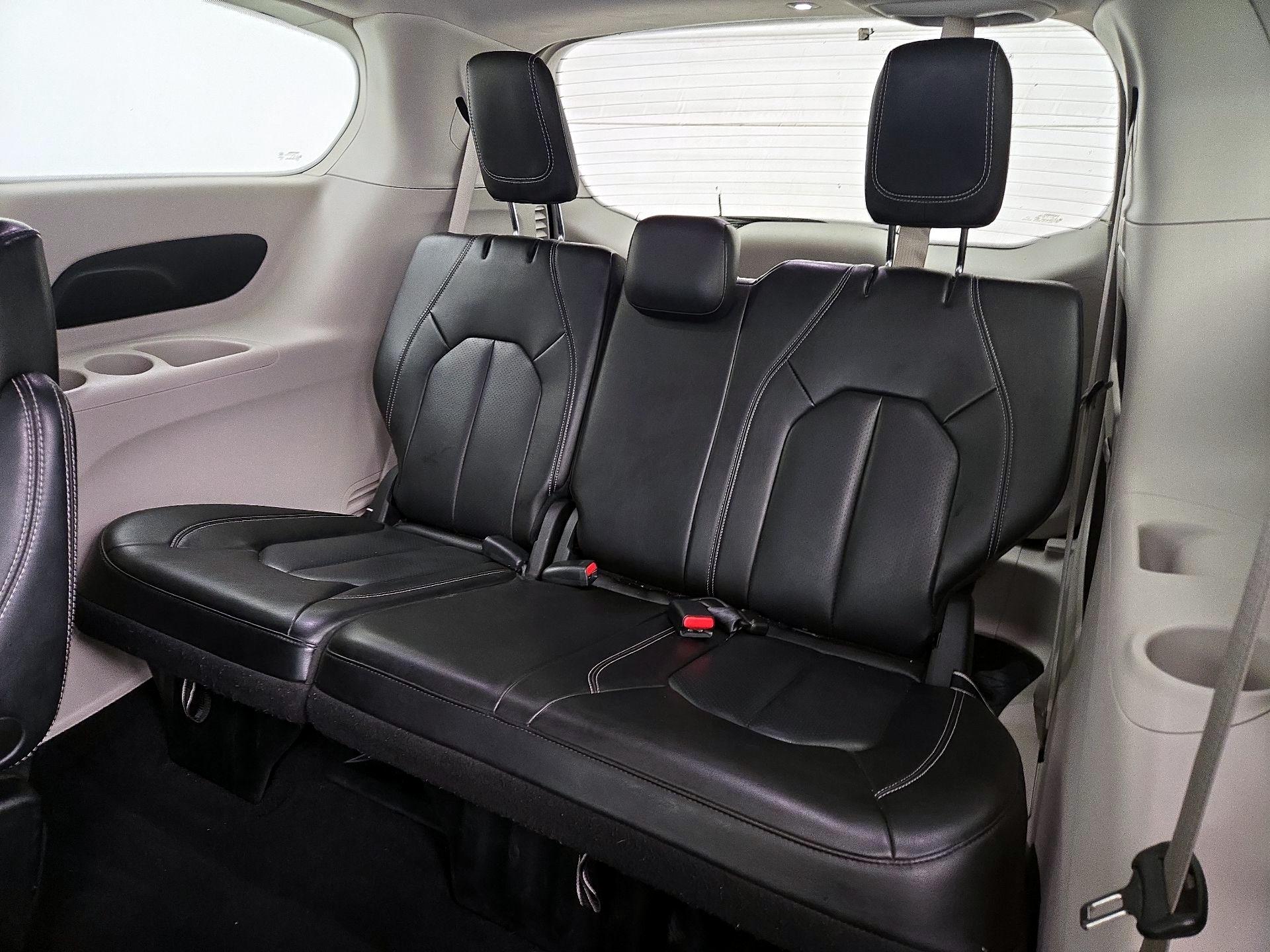 Thumbnail: 2023 Chrysler Pacifica - 20