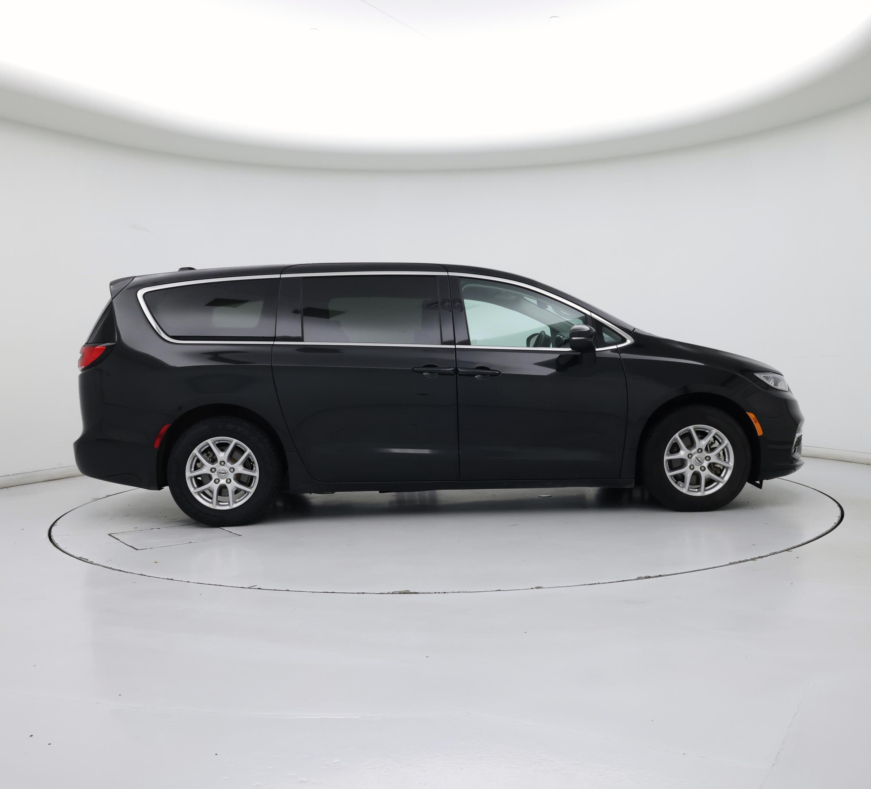 Thumbnail: 2023 Chrysler Pacifica - 7