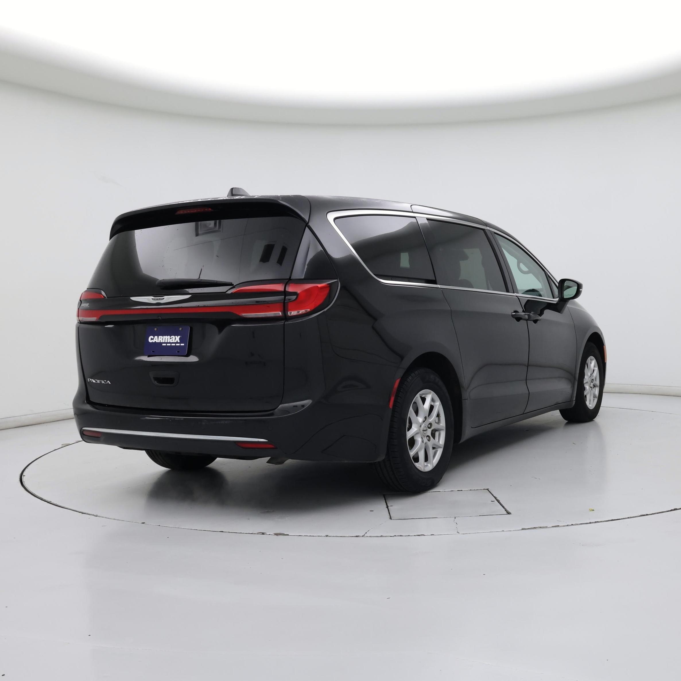 Thumbnail: 2023 Chrysler Pacifica - 8
