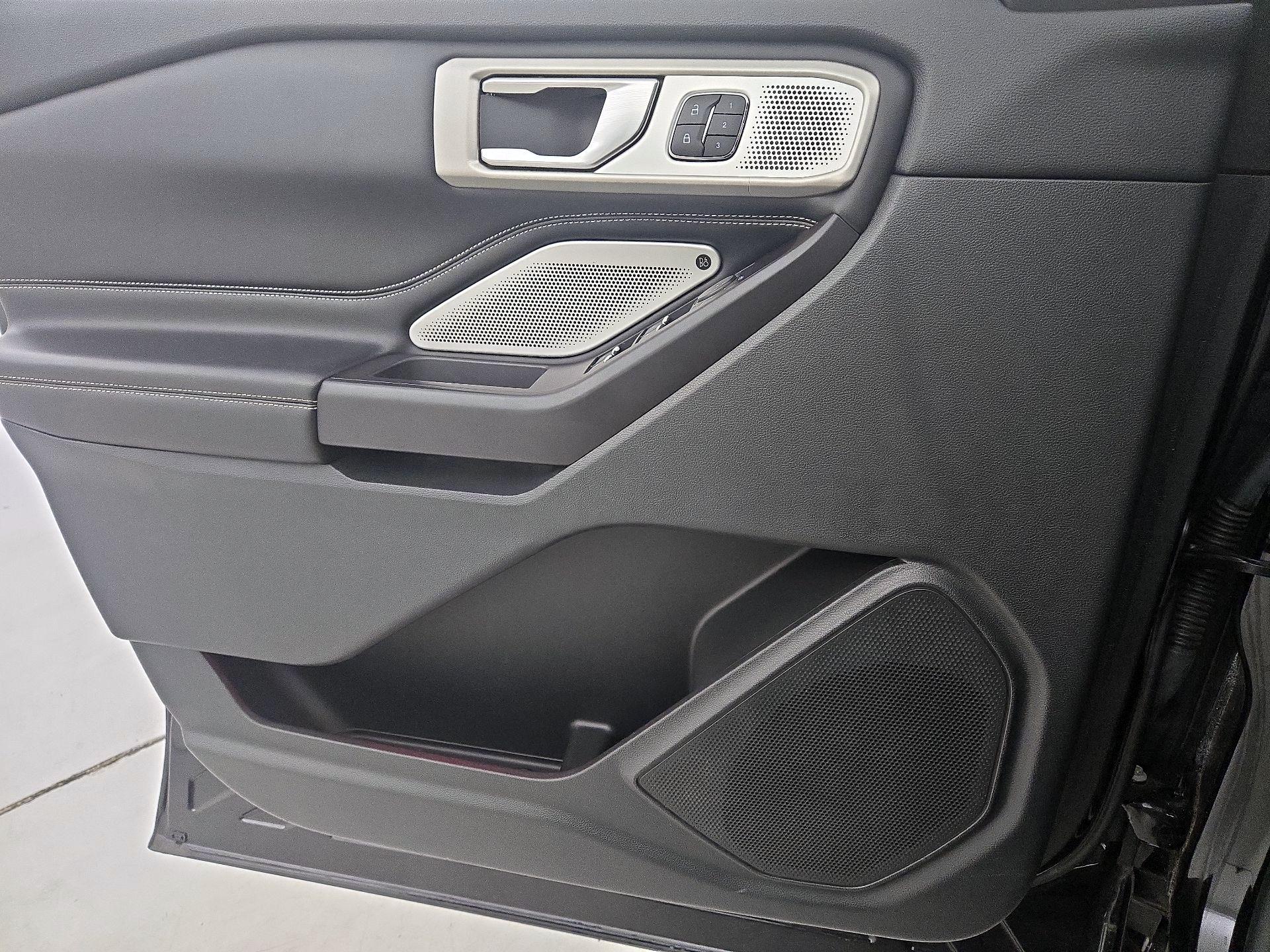 Thumbnail: 2020 Ford Explorer - 12