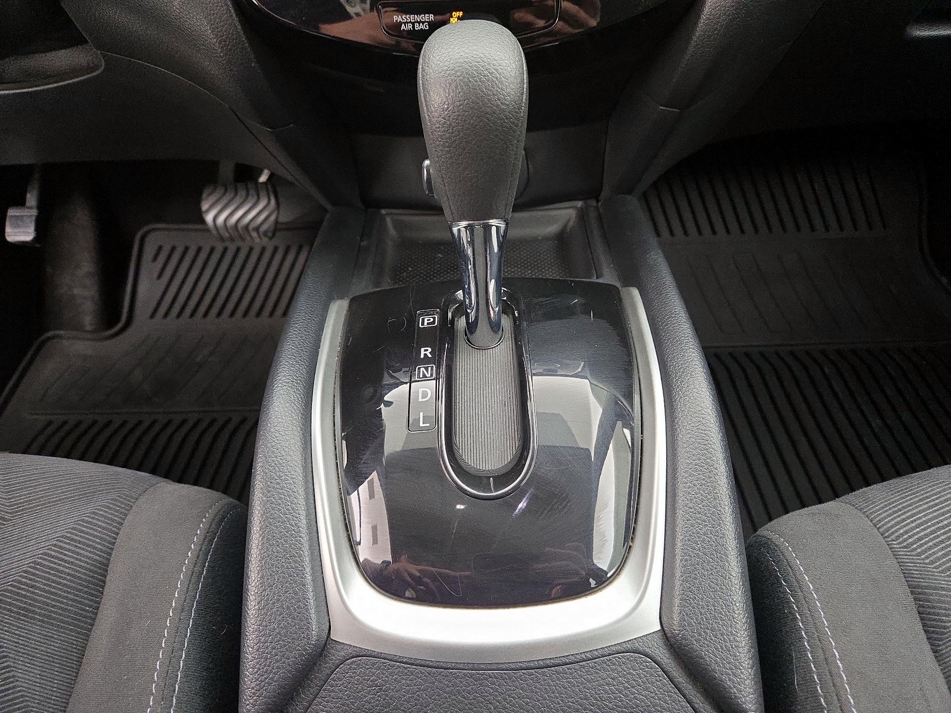 Thumbnail: 2015 Nissan Rogue - 17