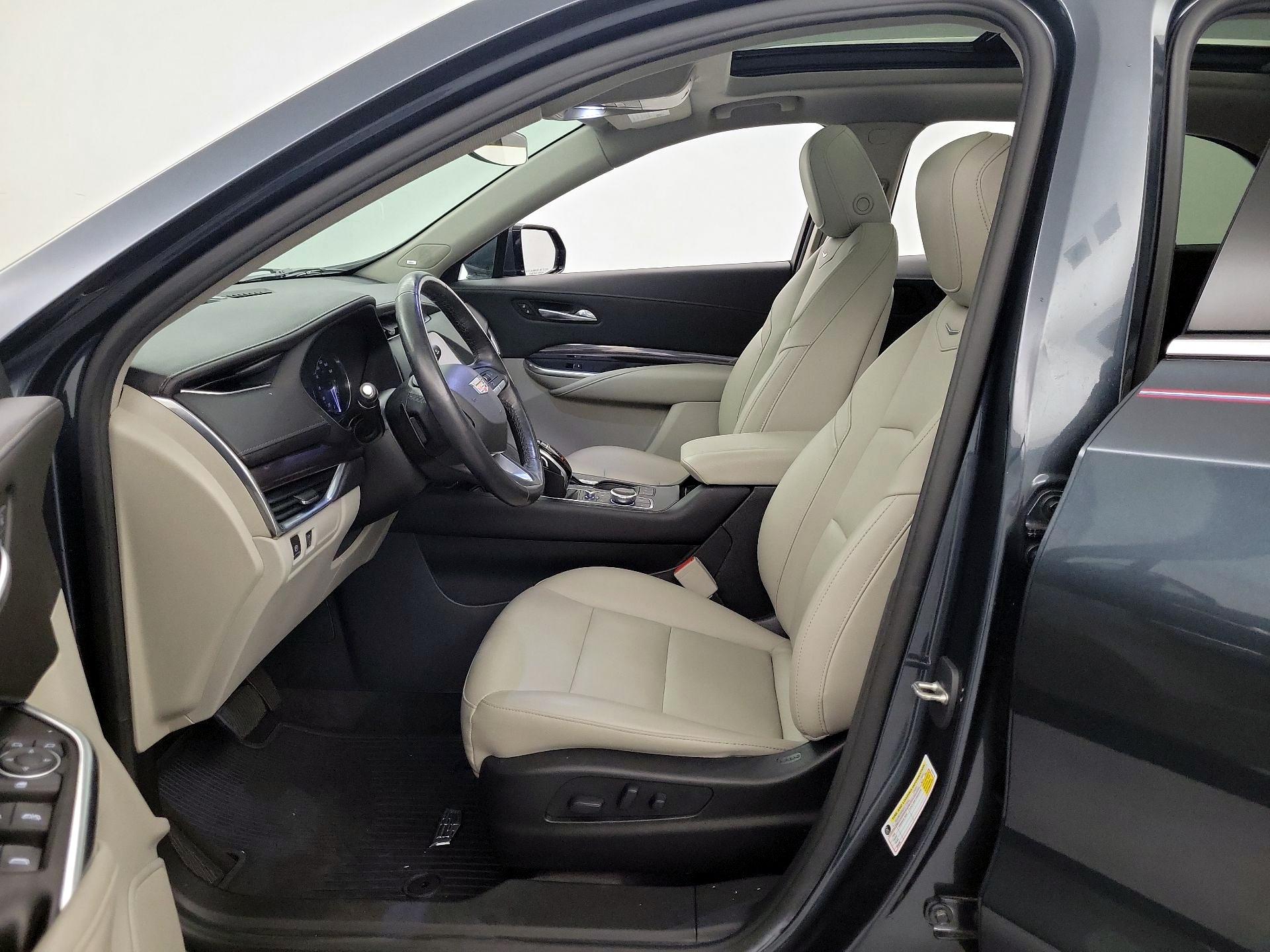 Thumbnail: 2021 Cadillac XT4 - 9