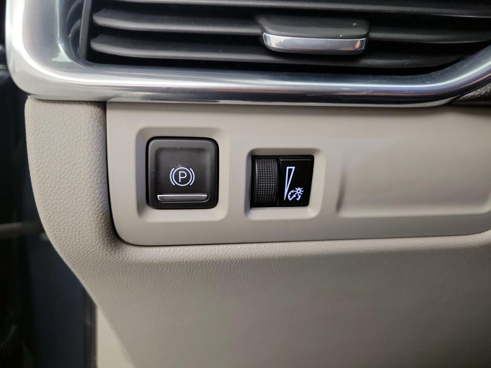 Thumbnail: 2021 Cadillac XT4 - 13