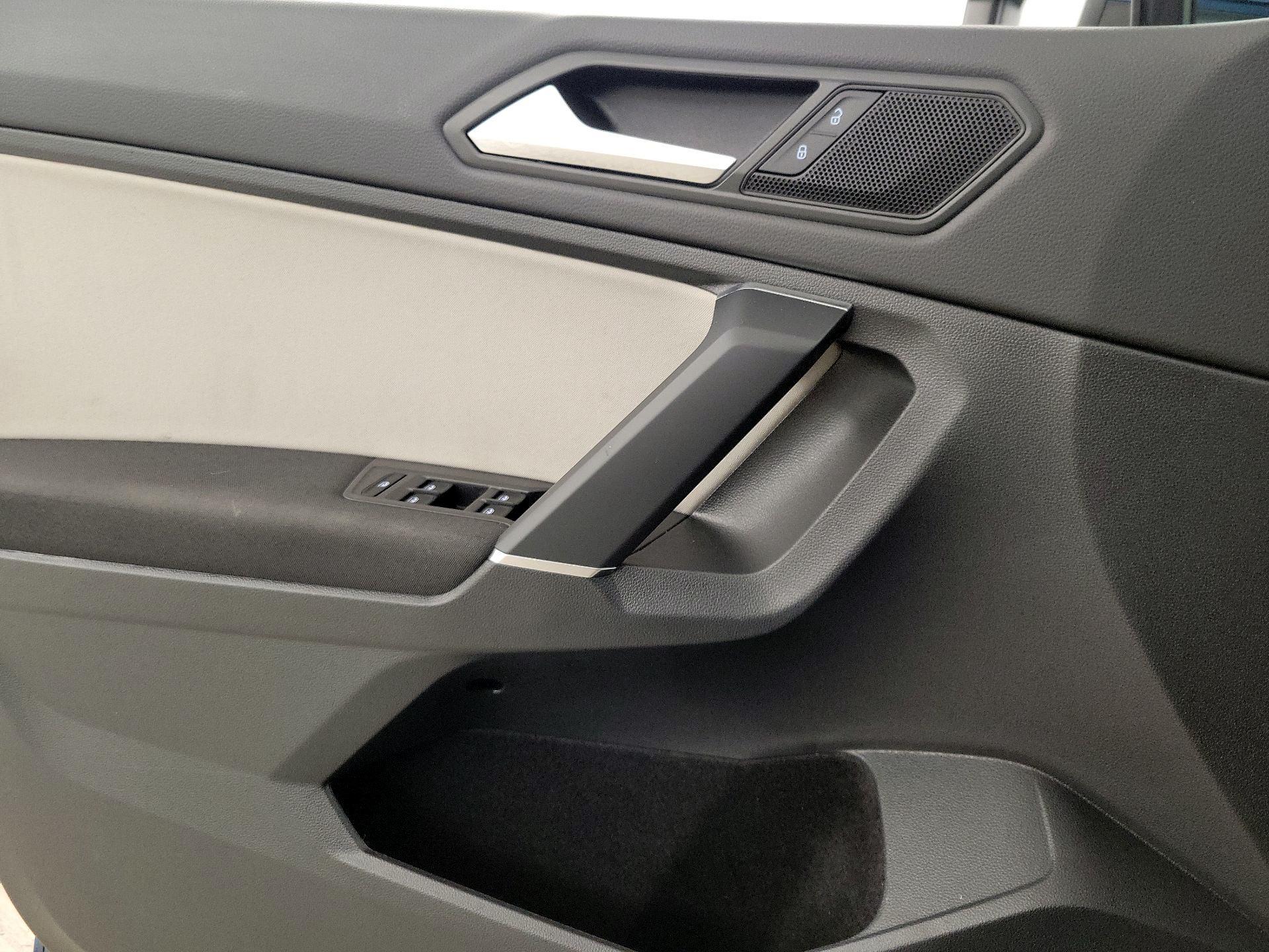 Thumbnail: 2020 Volkswagen Tiguan - 12