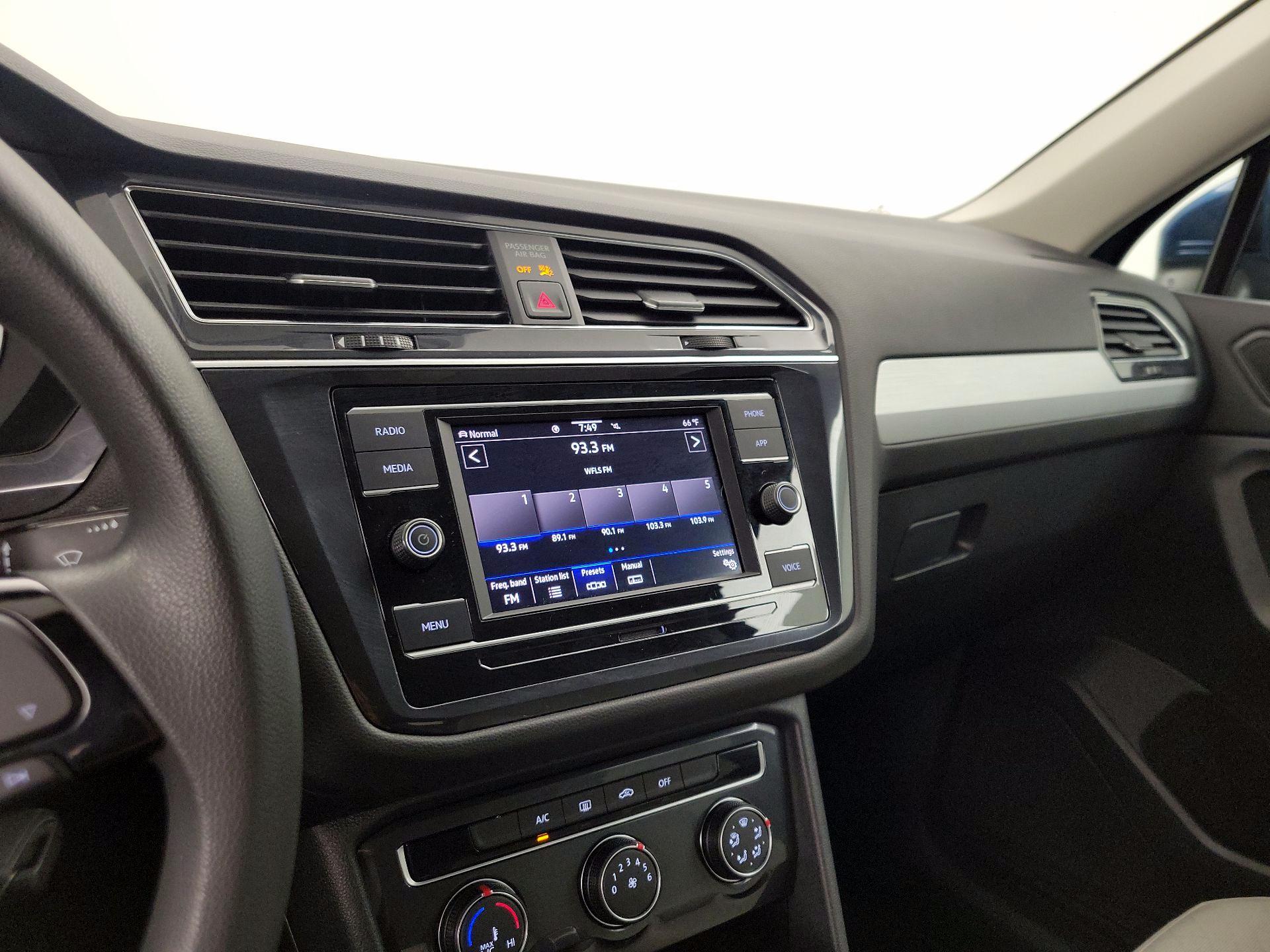 Thumbnail: 2020 Volkswagen Tiguan - 15