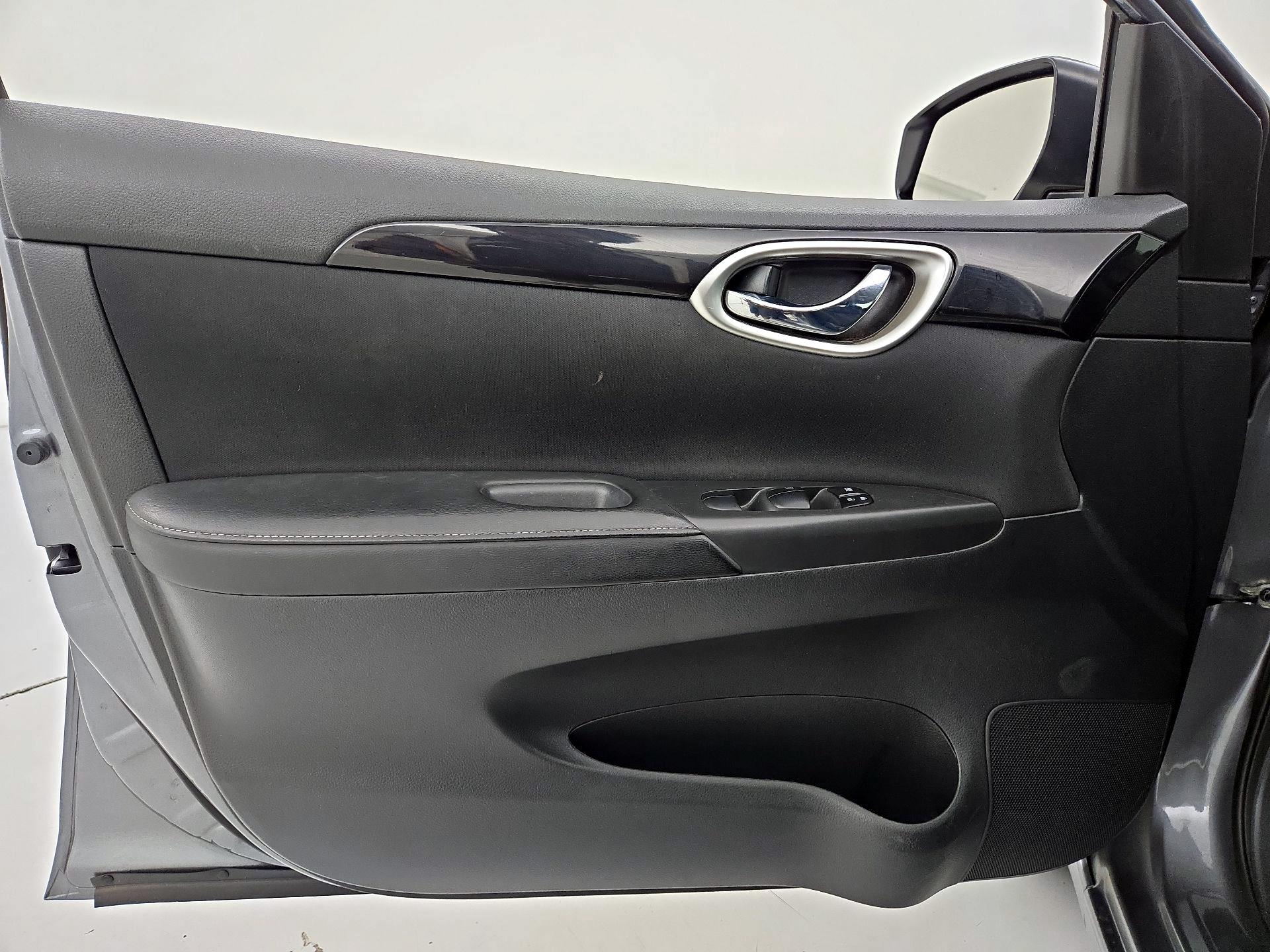 Thumbnail: 2019 Nissan Sentra - 12