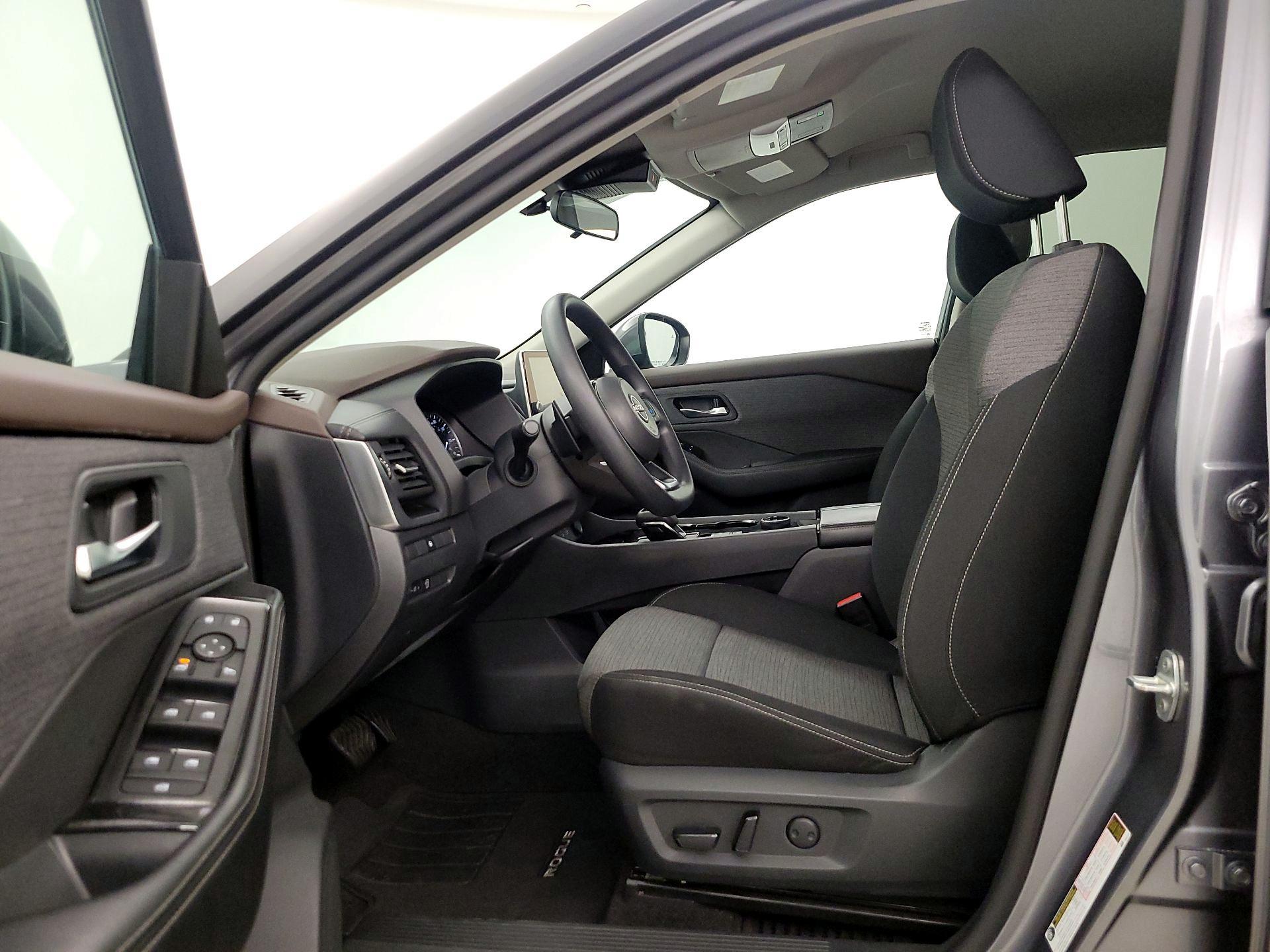 Thumbnail: 2023 Nissan Rogue - 11