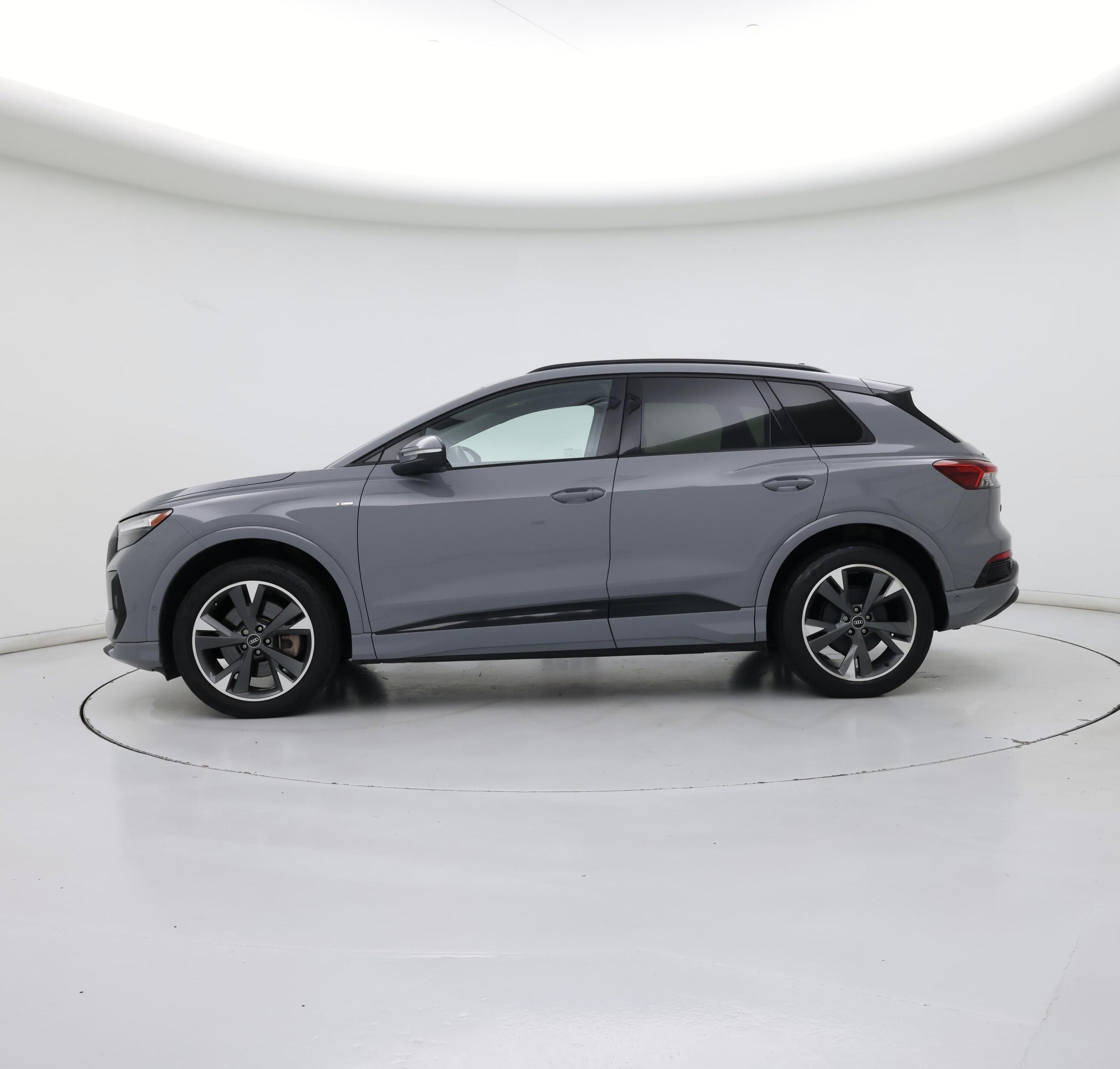 Thumbnail: 2023 Audi Q4 e-tron - 3
