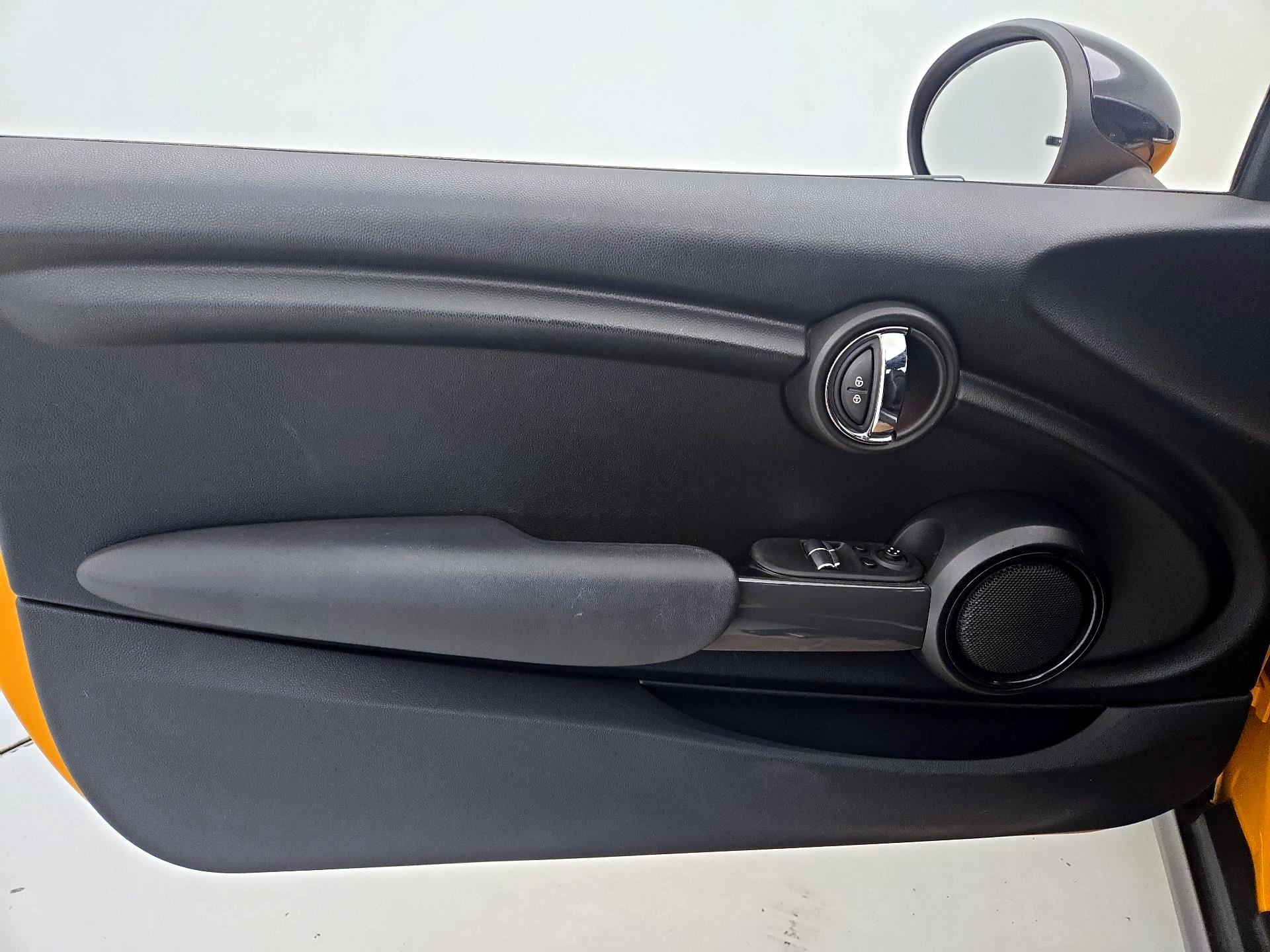 Thumbnail: 2015 MINI Cooper Hardtop - 12