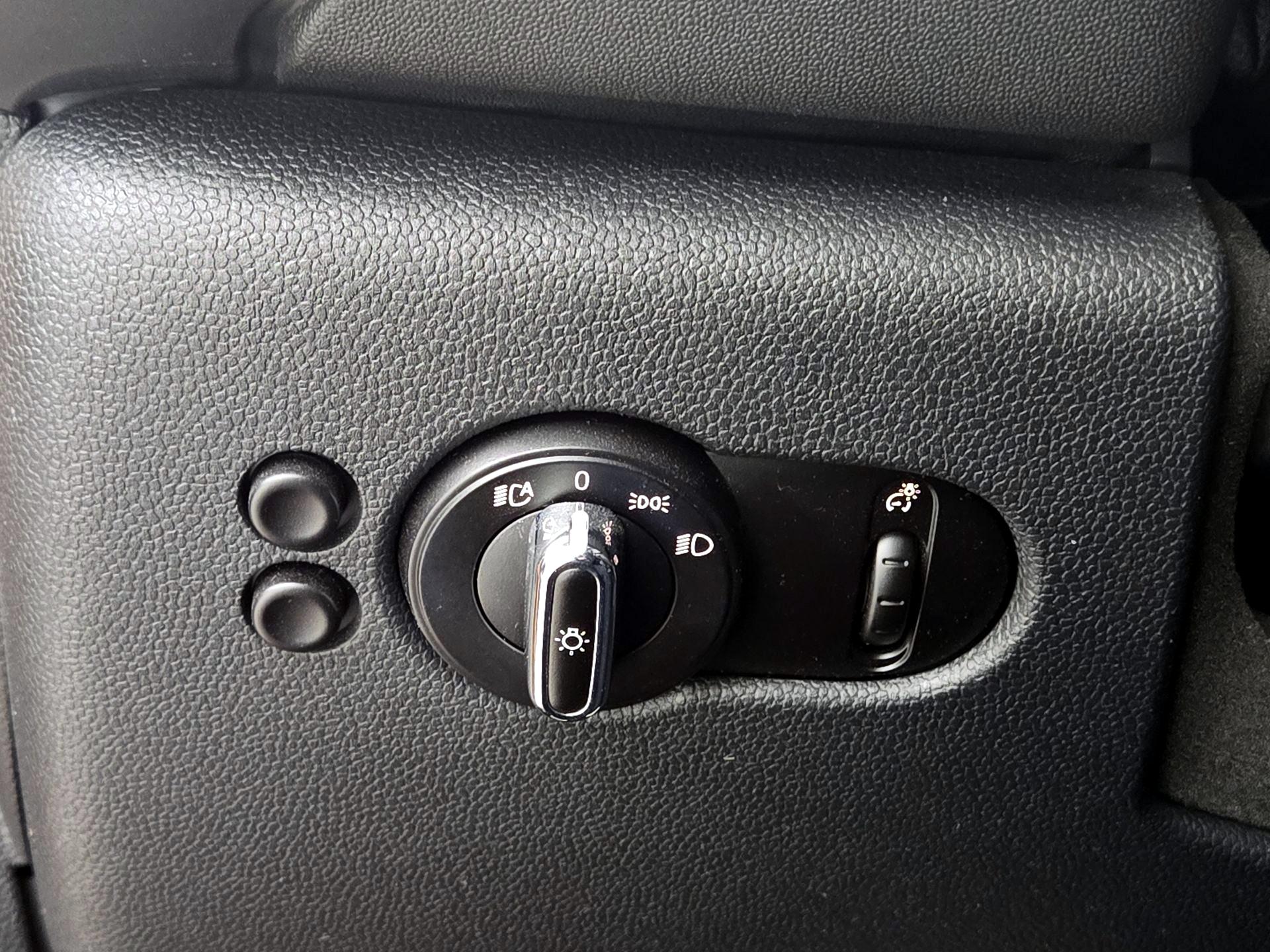 Thumbnail: 2015 MINI Cooper Hardtop - 13