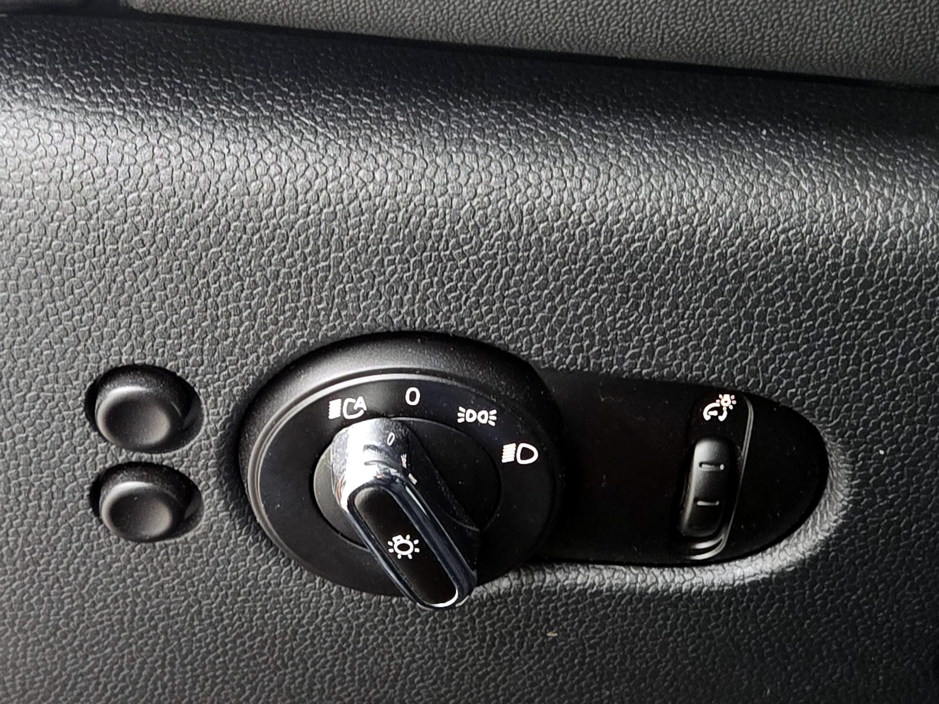 Thumbnail: 2015 MINI Cooper Hardtop - 14