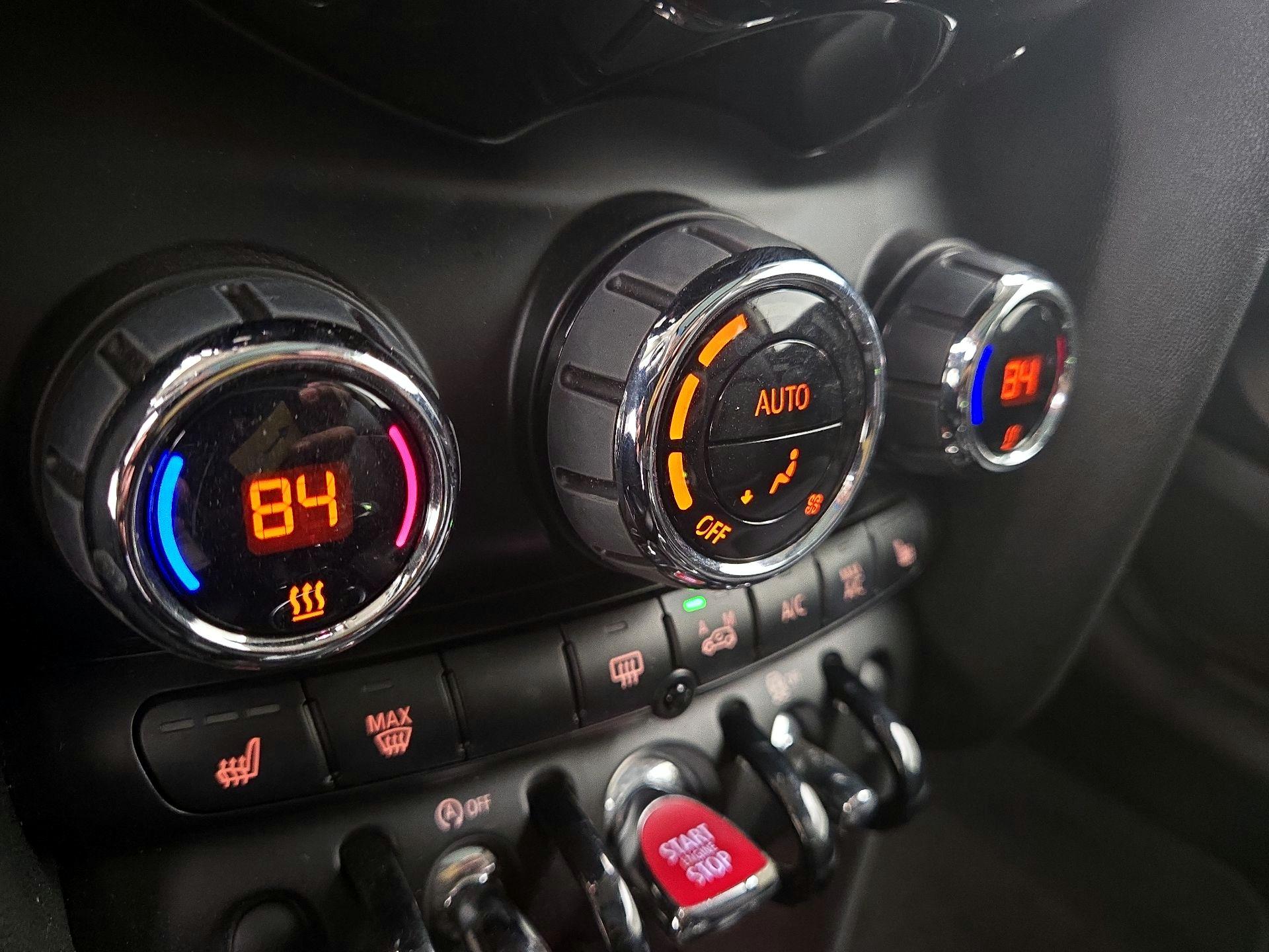 Thumbnail: 2015 MINI Cooper Hardtop - 16