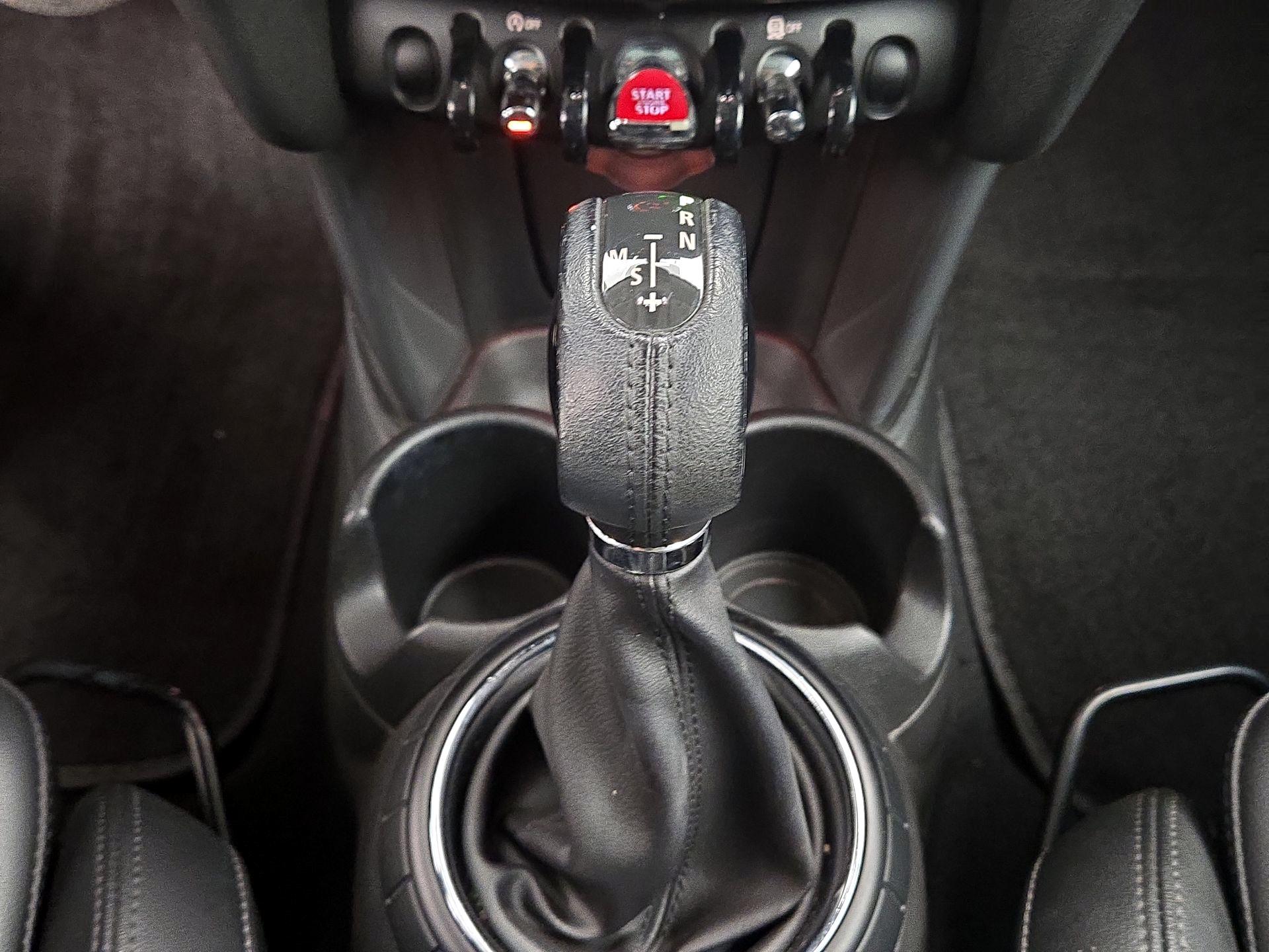 Thumbnail: 2015 MINI Cooper Hardtop - 17