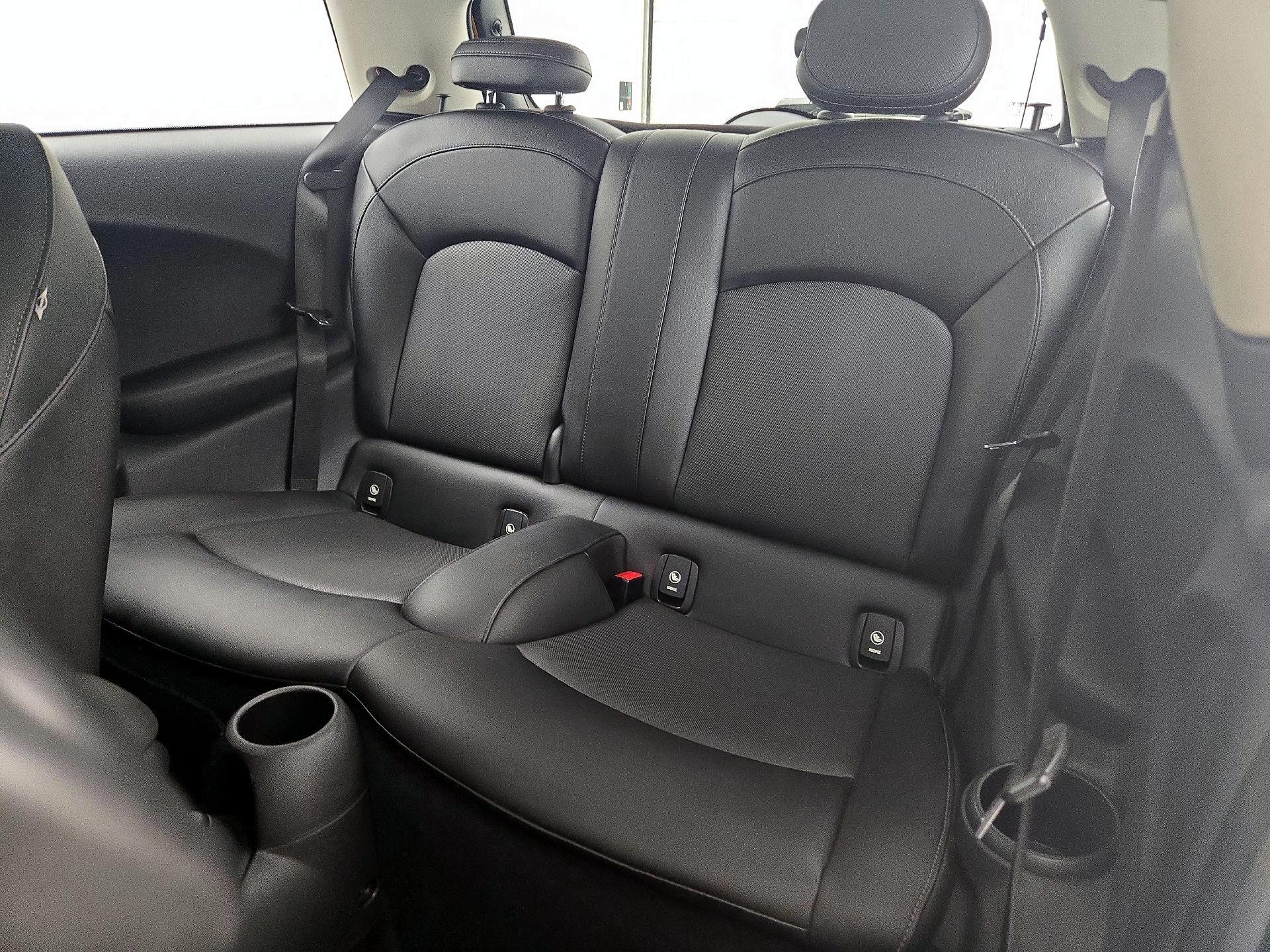 Thumbnail: 2015 MINI Cooper Hardtop - 19