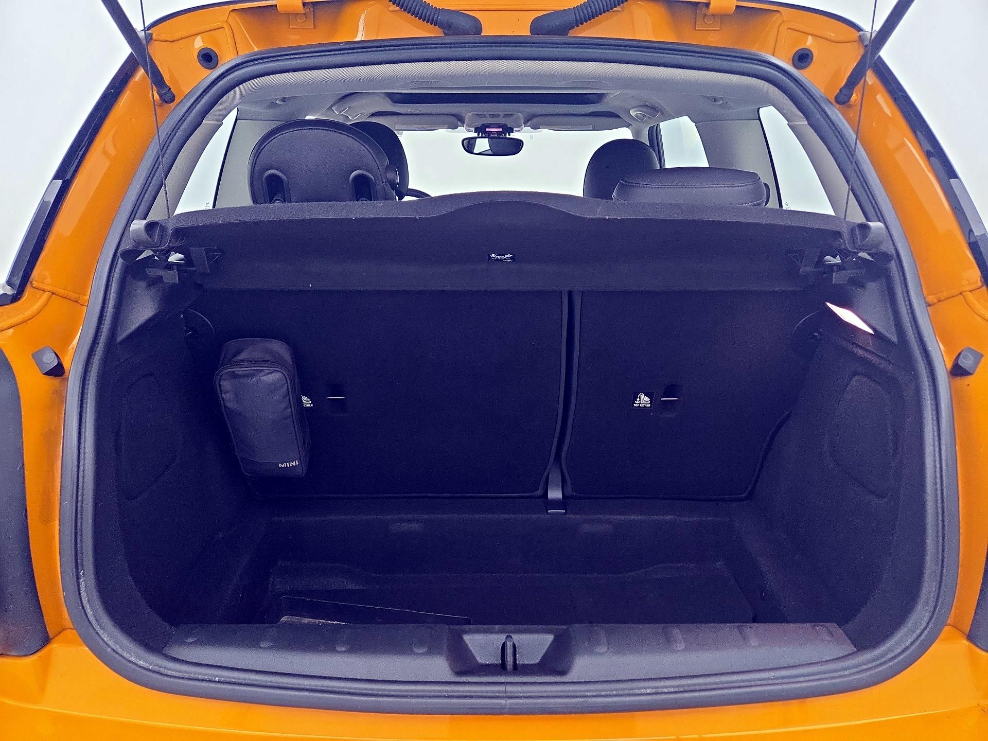 Thumbnail: 2015 MINI Cooper Hardtop - 20