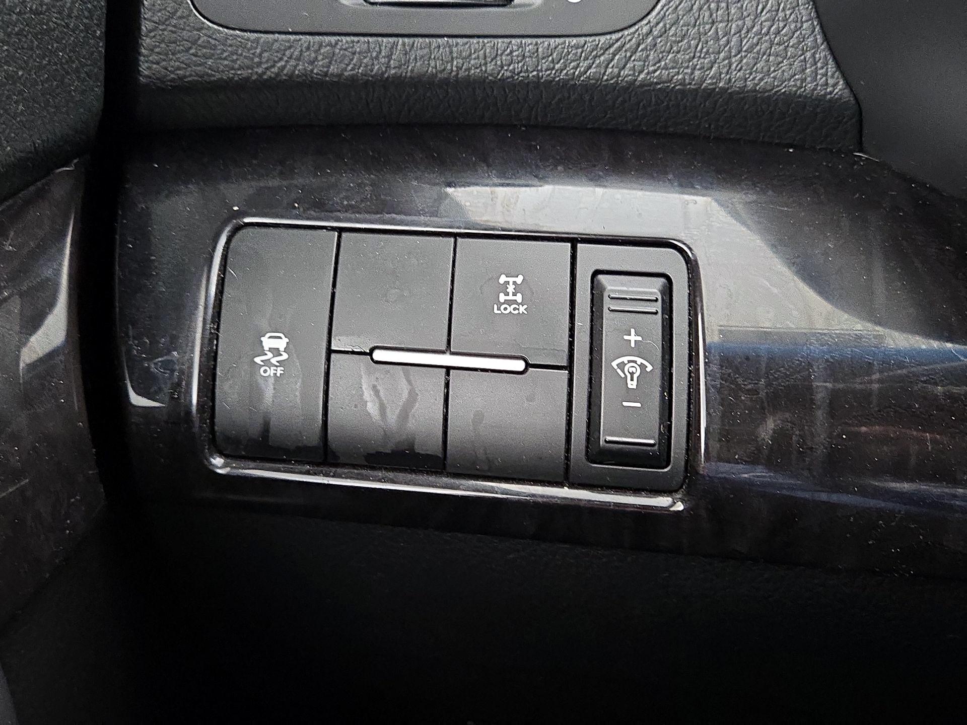 Thumbnail: 2014 Kia Sorento - 13