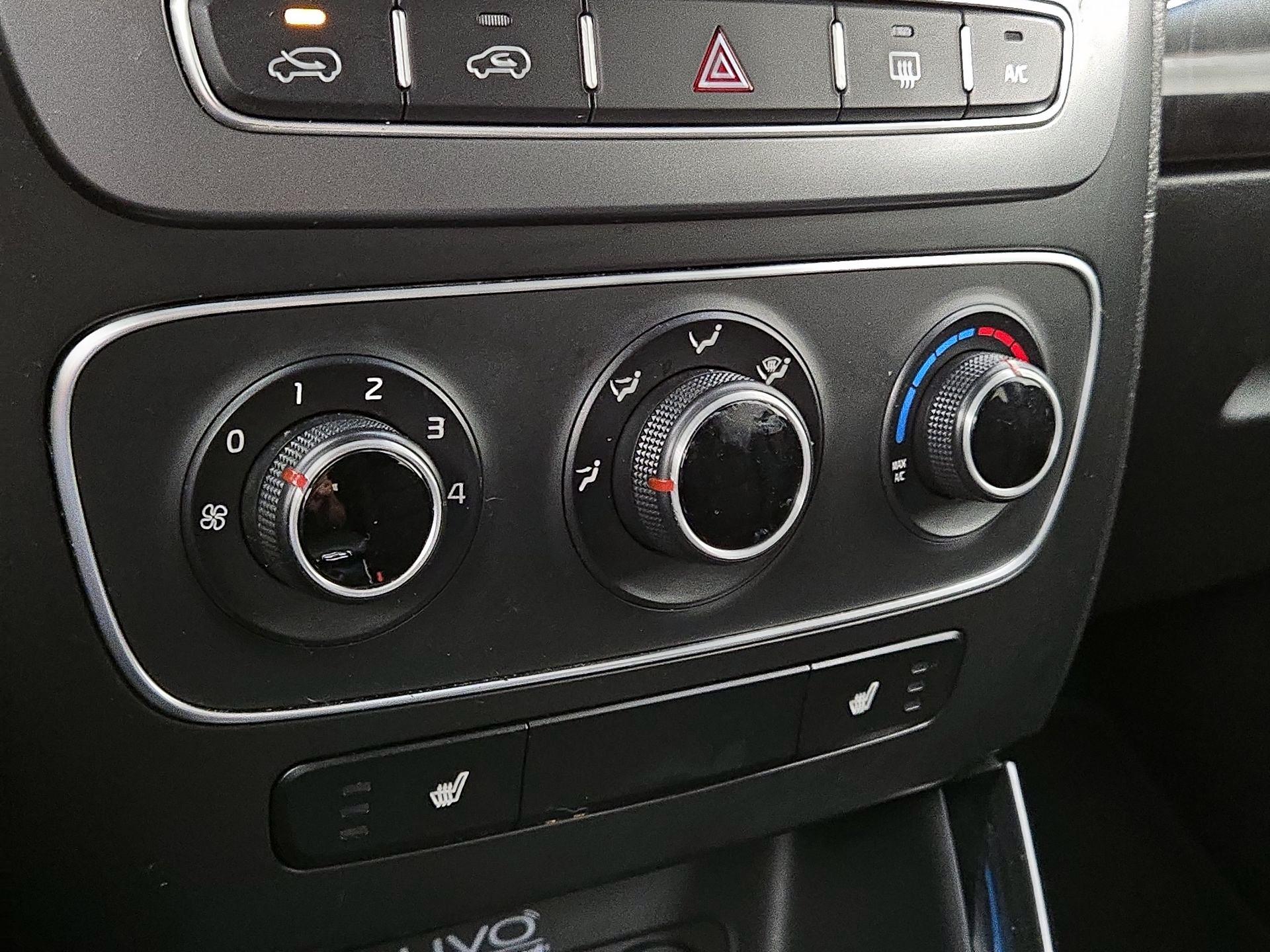 Thumbnail: 2014 Kia Sorento - 16