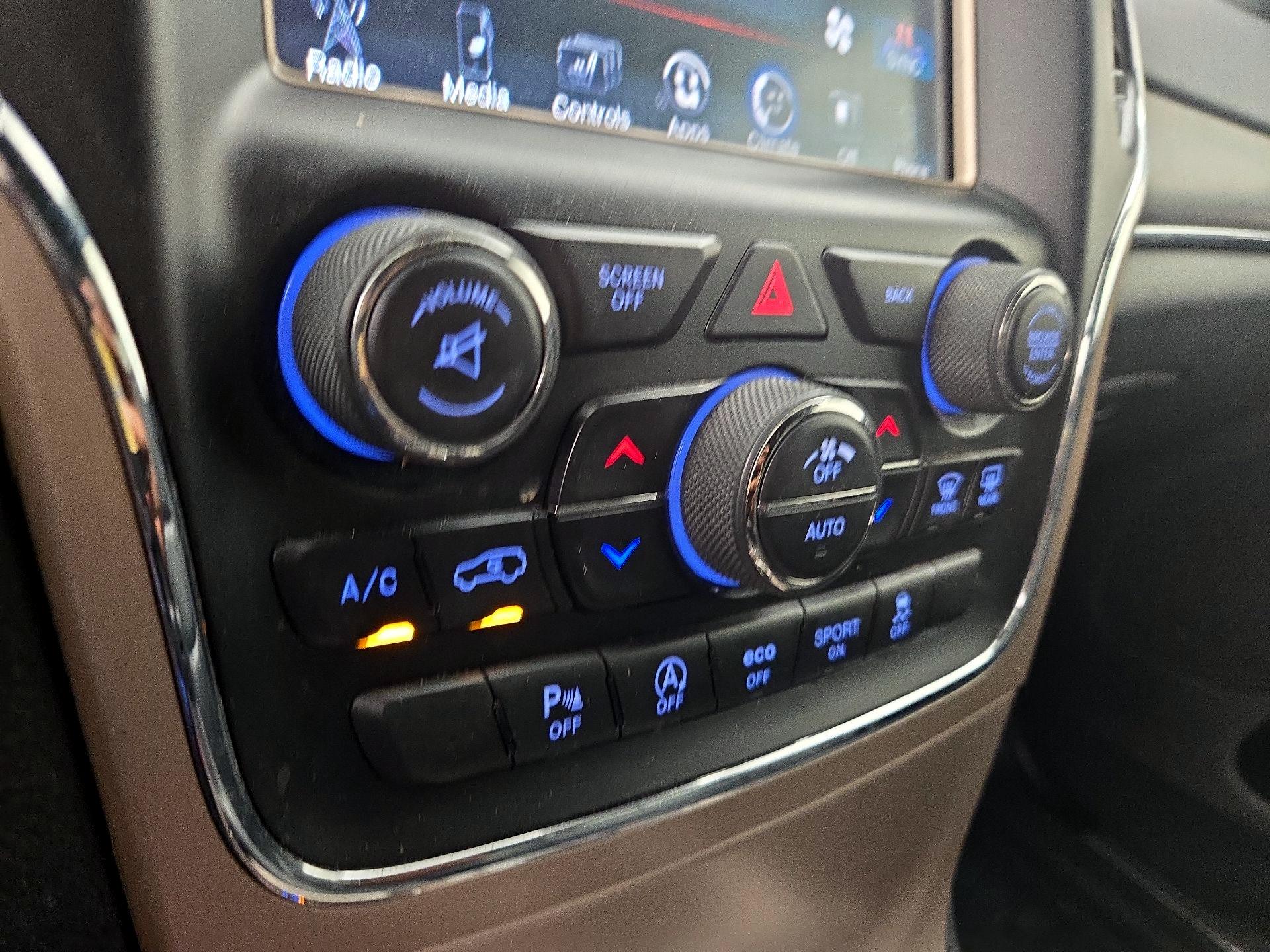 Thumbnail: 2017 Jeep Grand Cherokee - 16