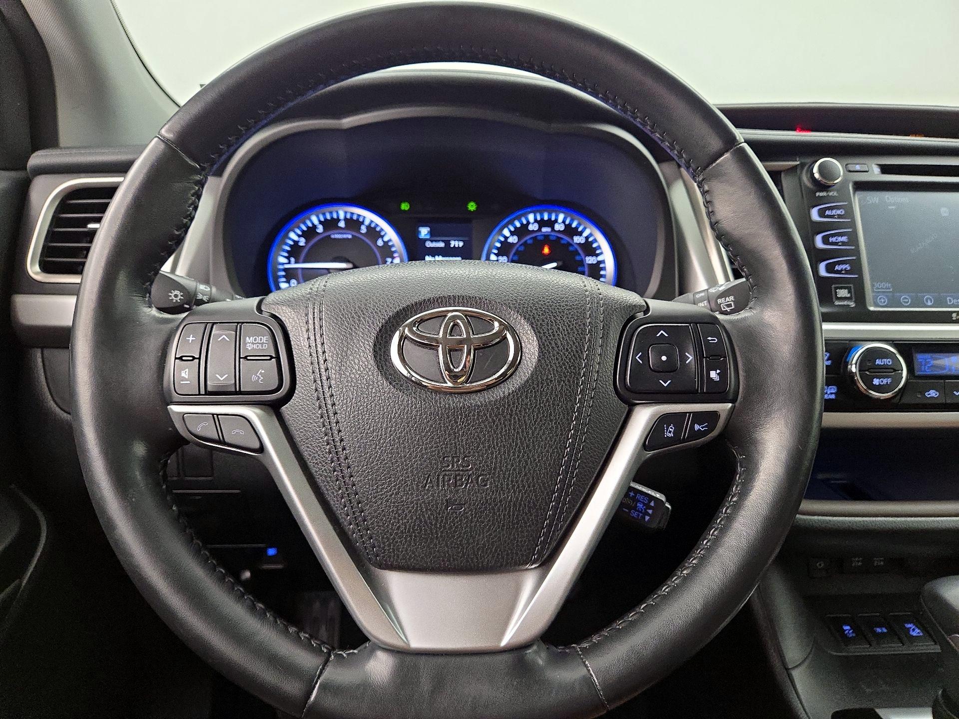 Thumbnail: 2017 Toyota Highlander - 10