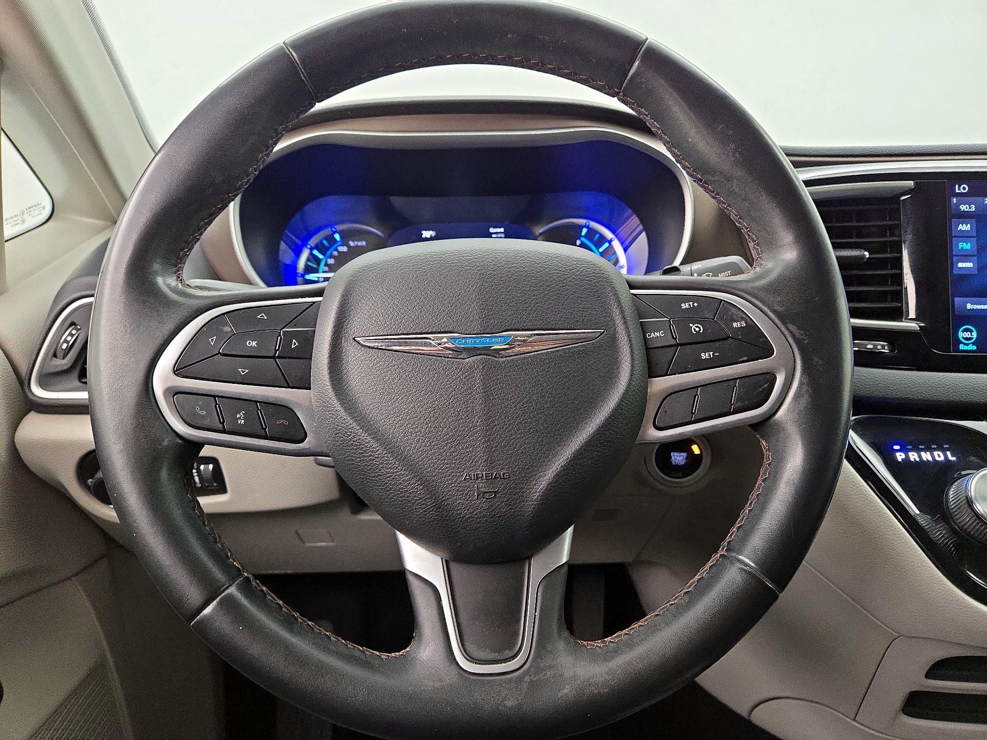 Thumbnail: 2018 Chrysler Pacifica - 10