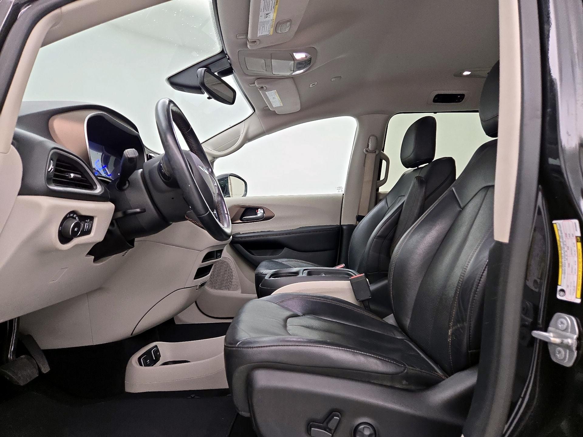 Thumbnail: 2018 Chrysler Pacifica - 11