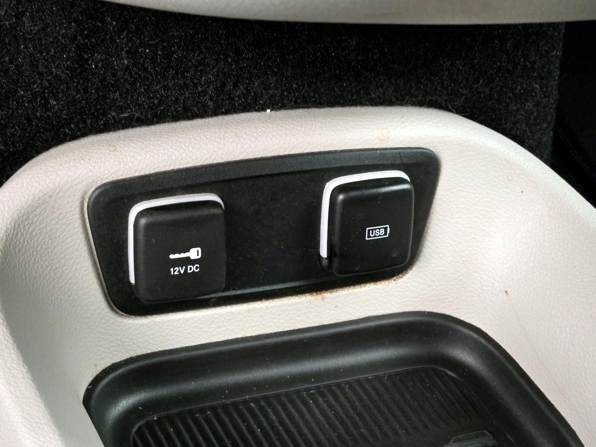 Thumbnail: 2018 Chrysler Pacifica - 18