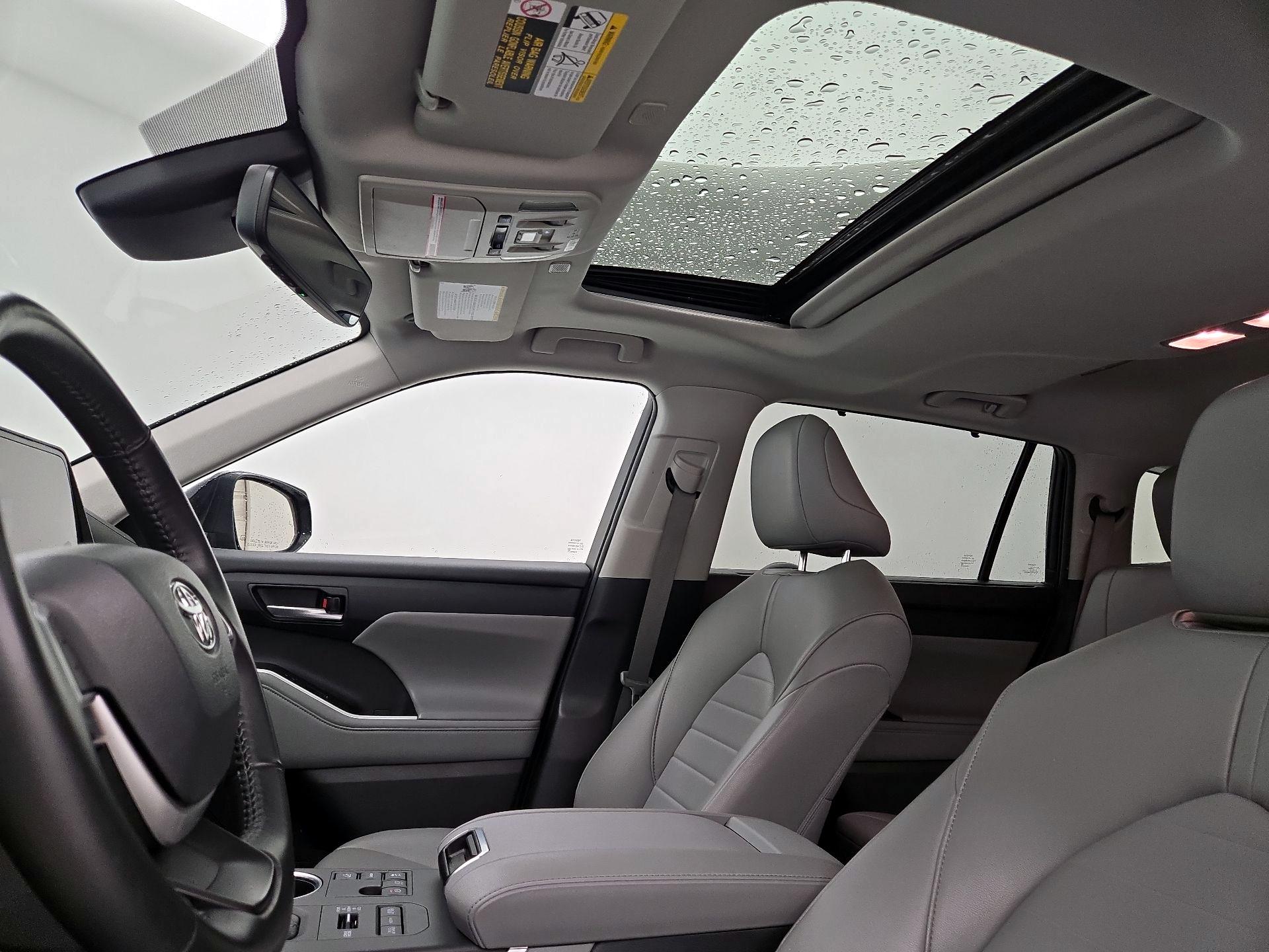 Thumbnail: 2023 Toyota Highlander - 18