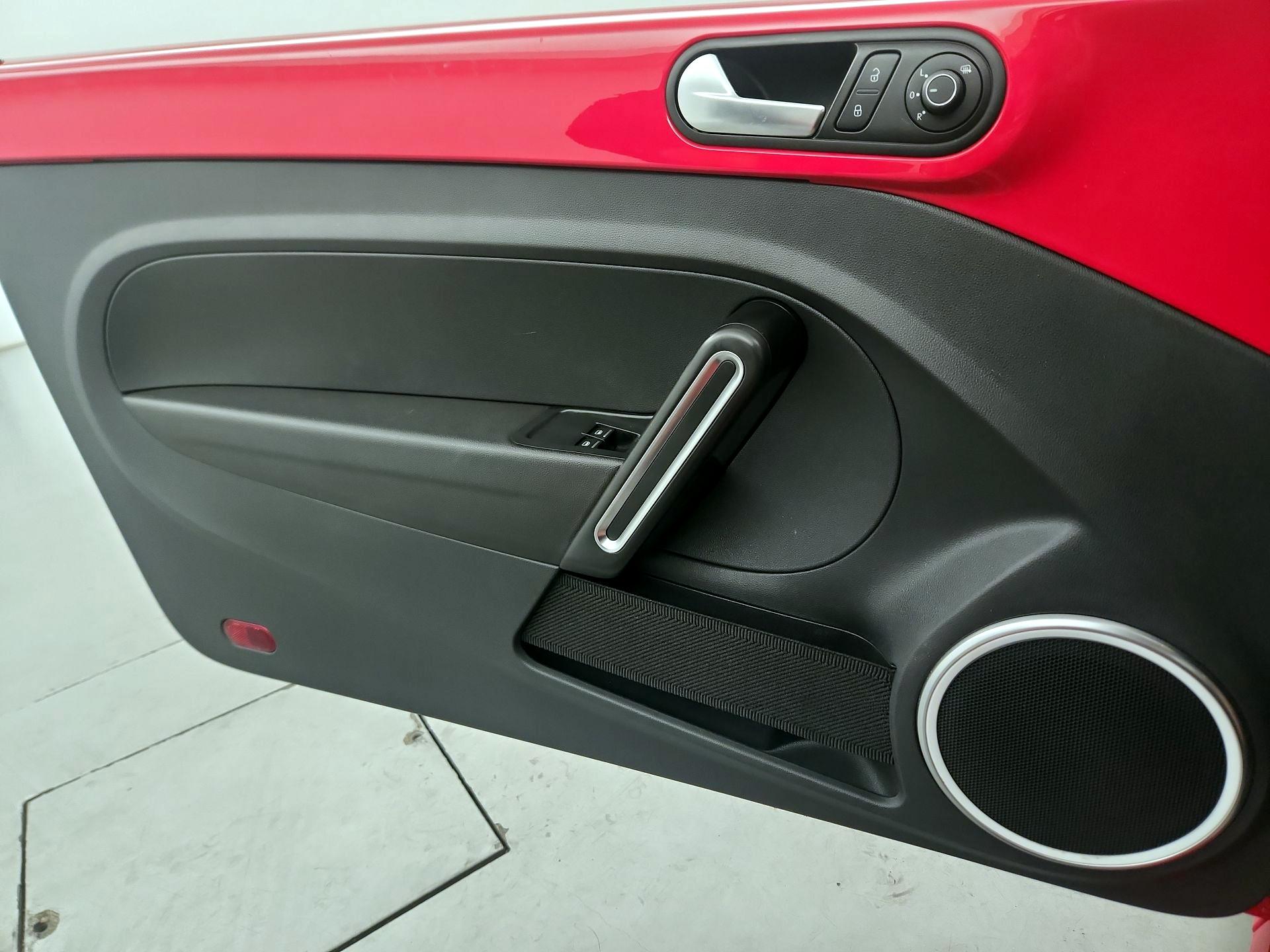 Thumbnail: 2019 Volkswagen Beetle - 12