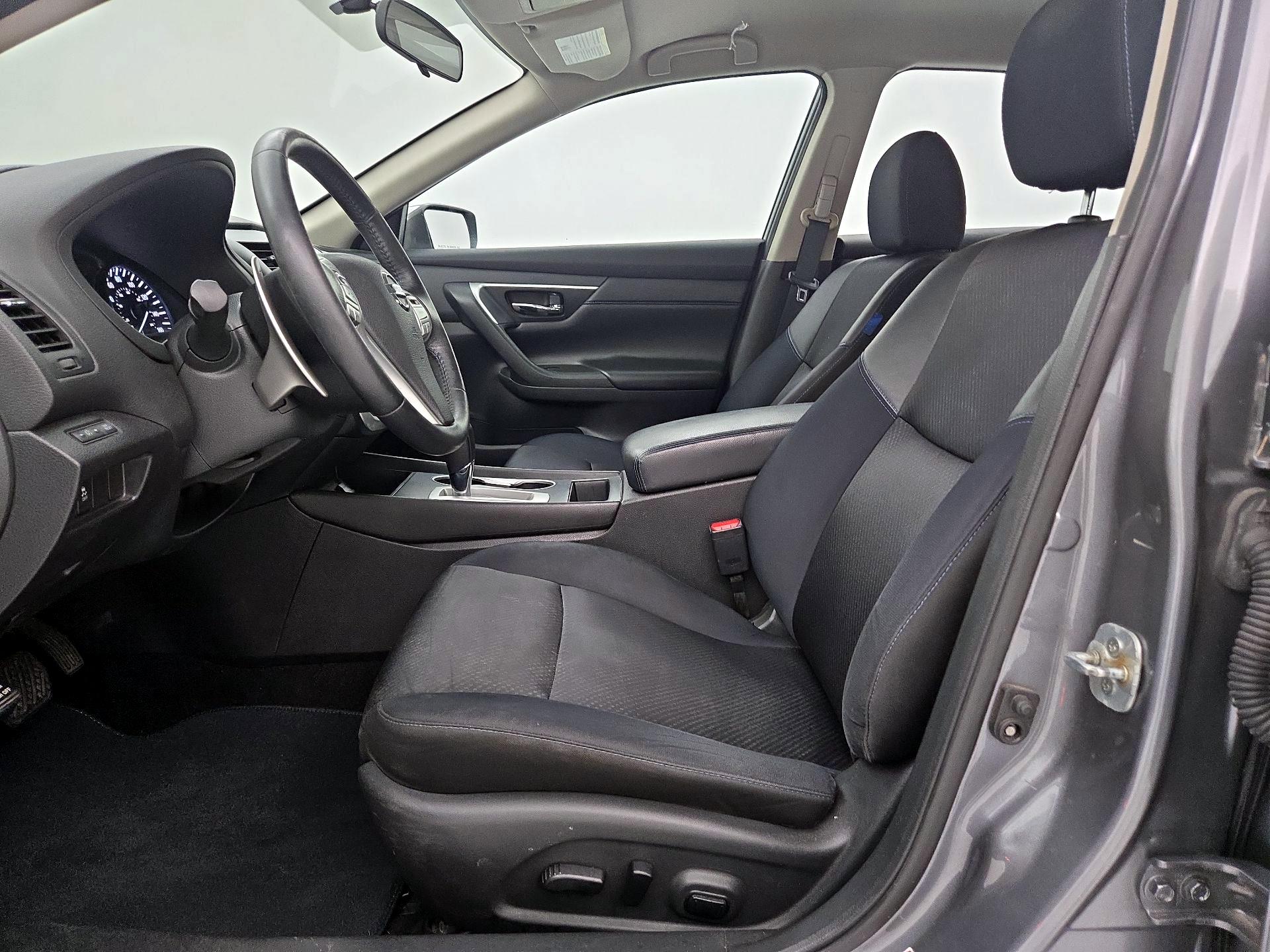 Thumbnail: 2016 Nissan Altima - 11