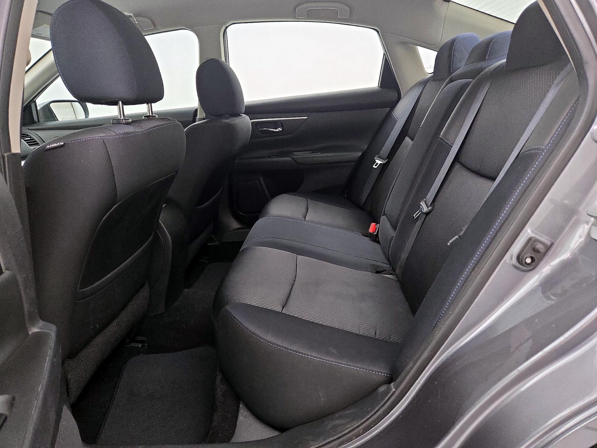 Thumbnail: 2016 Nissan Altima - 18