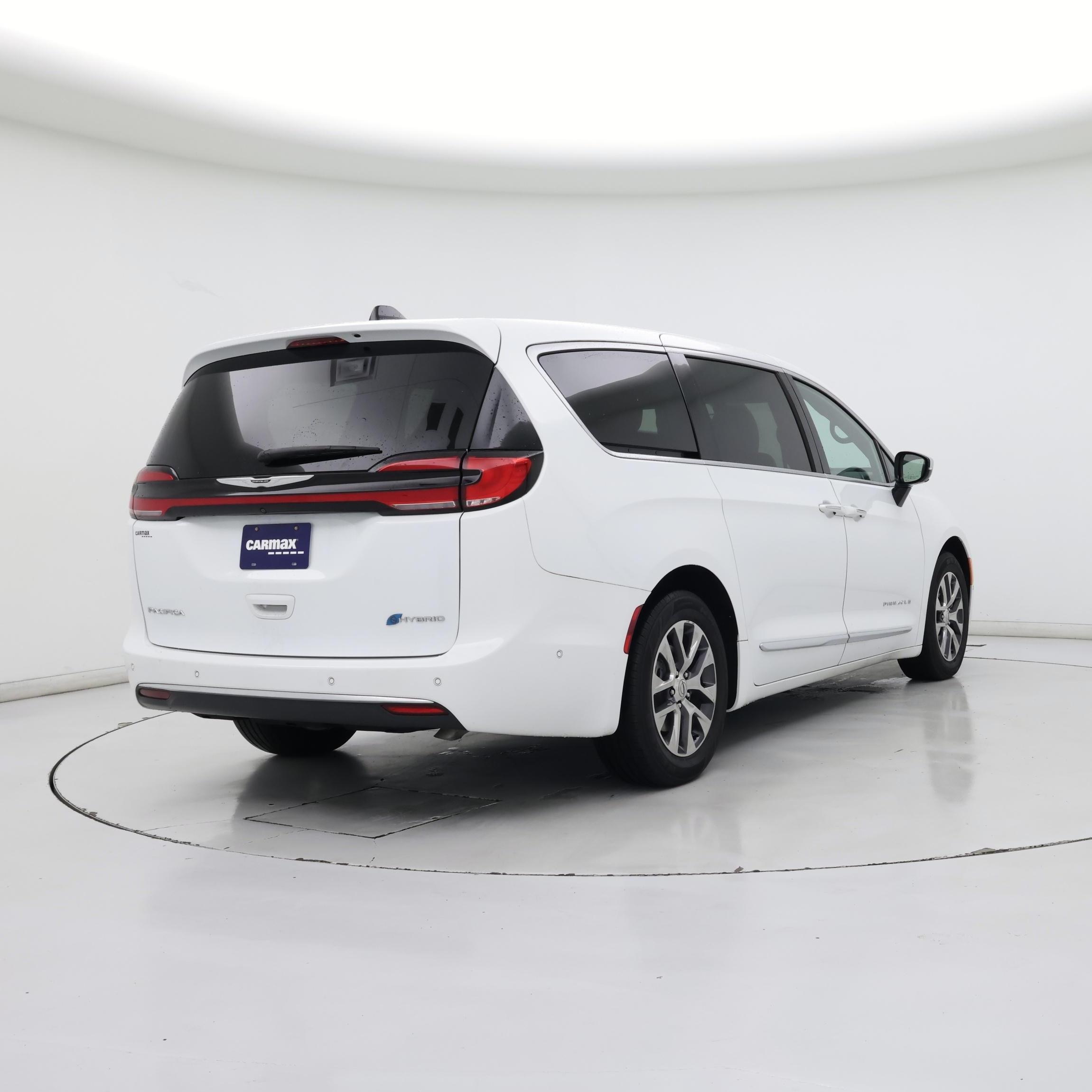 Thumbnail: 2023 Chrysler Pacifica - 8
